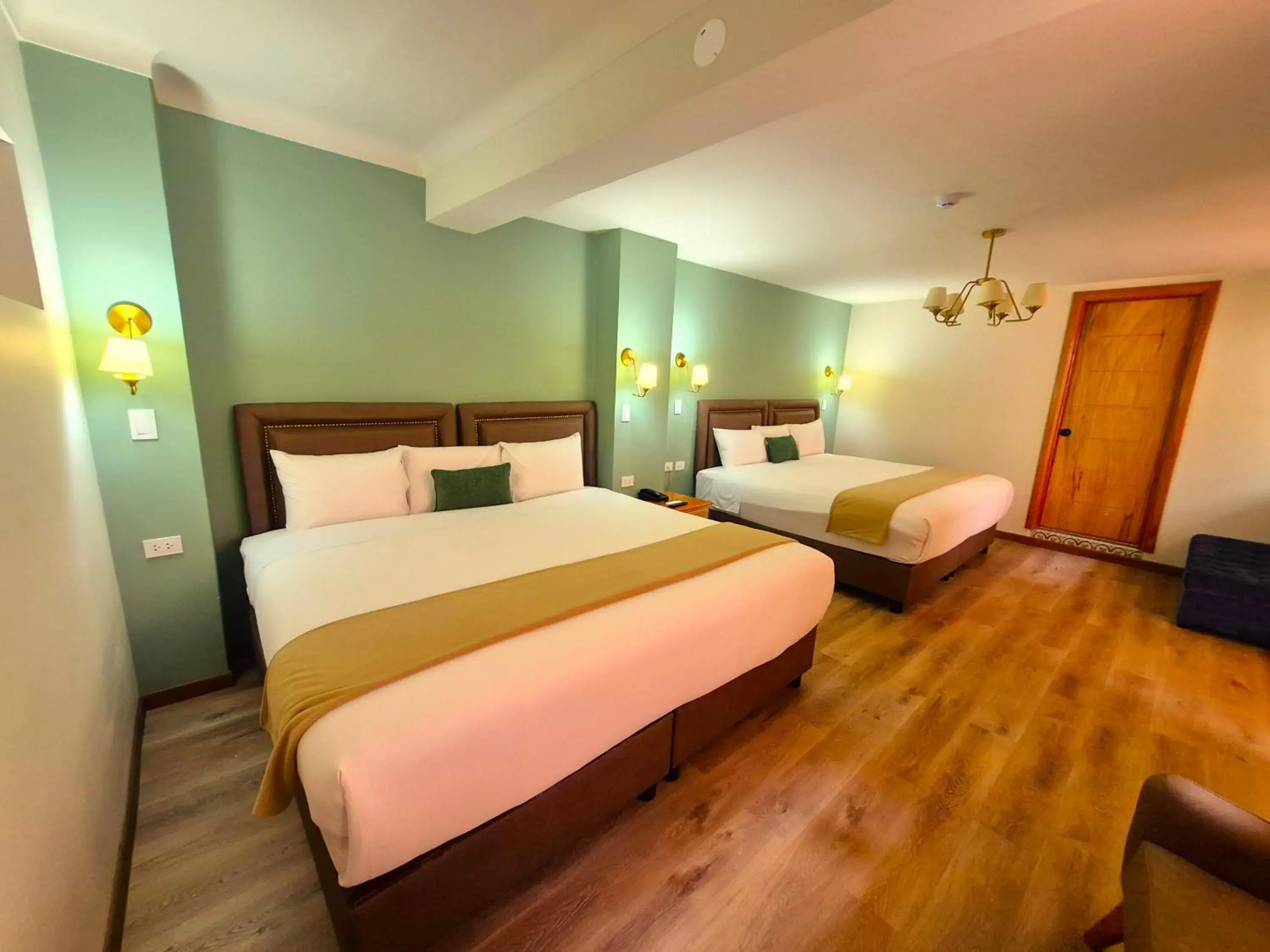 Deluxe Twin Room in Hotel Monasterio San Pedro Deluxe Twin Room in Hotel Monasterio San Pedro