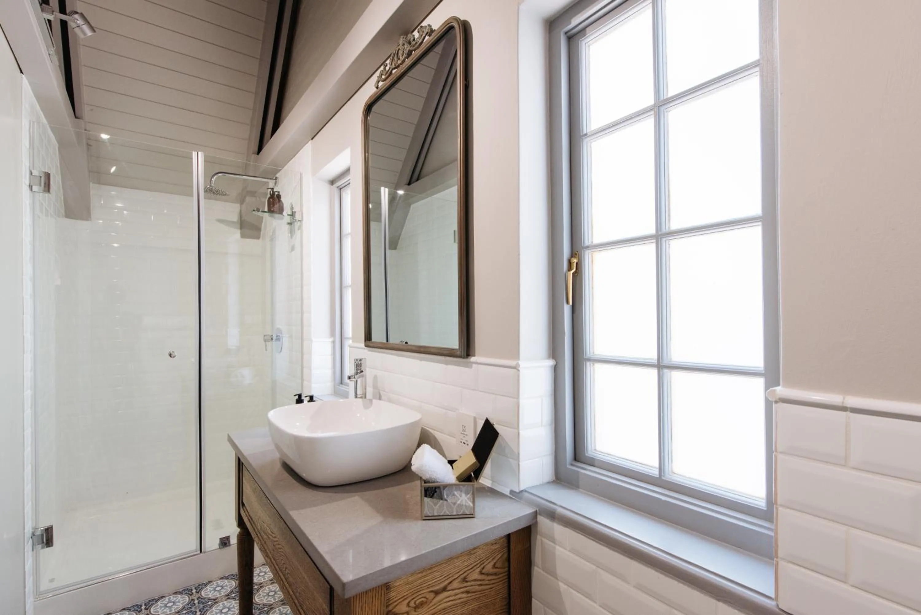 Shower in Simonzicht Guest House