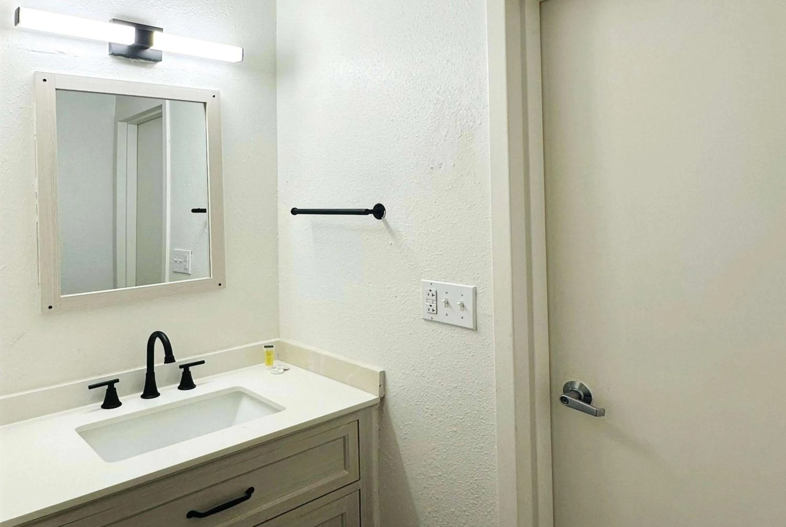 Bathroom in Baymont Inn and Suites by Wyndham Columbus / Near OSU