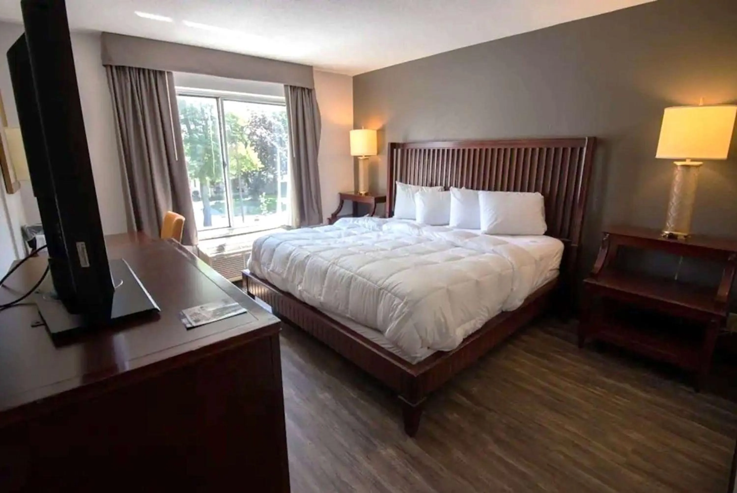 Photo of the whole room, Bed in Baymont Inn and Suites by Wyndham Columbus / Near OSU