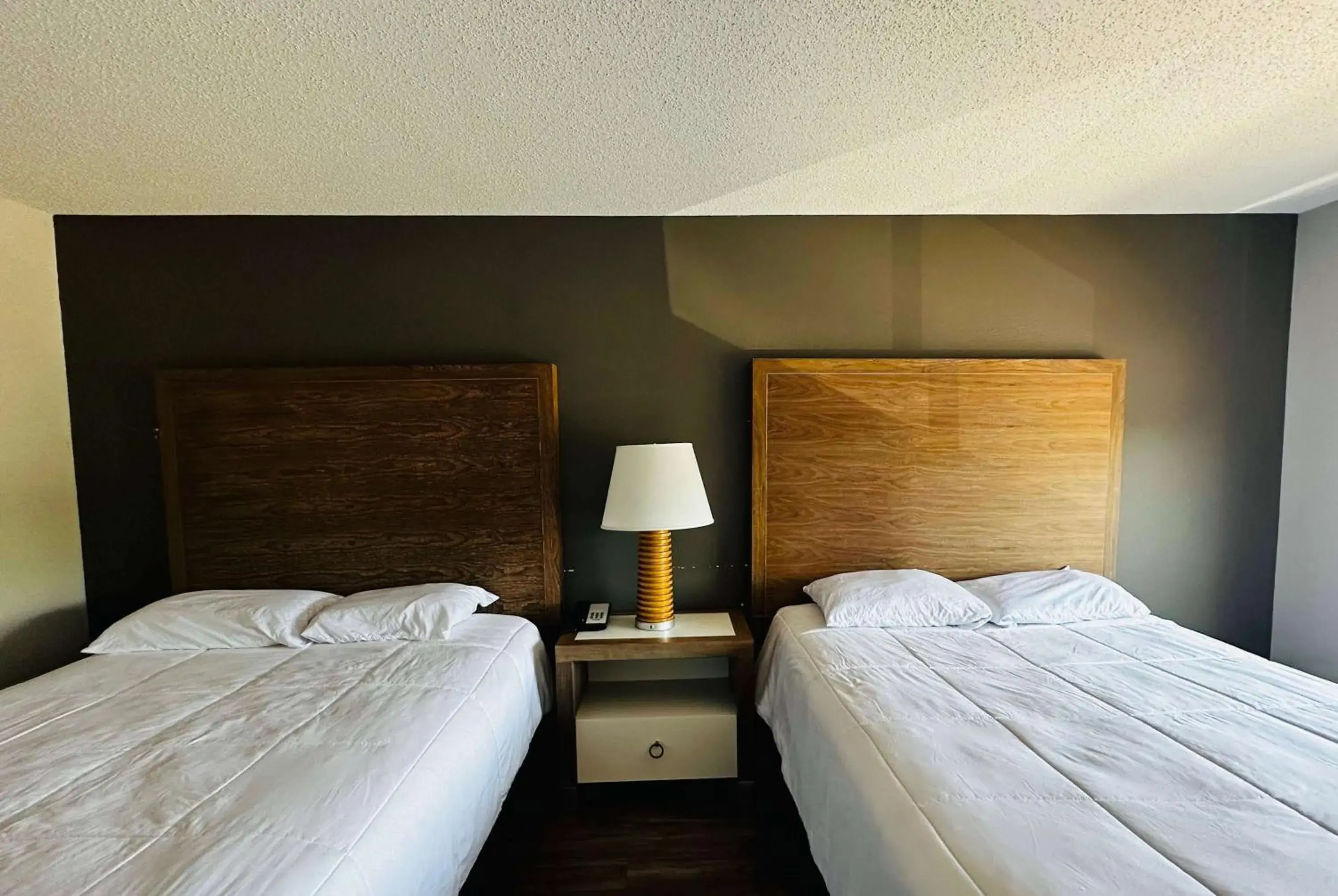 Deluxe Double Room with Two Double Beds - Non-Smoking in Baymont Inn and Suites by Wyndham Columbus / Near OSU Deluxe Double Room with Two Double Beds - Non-Smoking in Baymont Inn and Suites by Wyndham Columbus / Near OSU