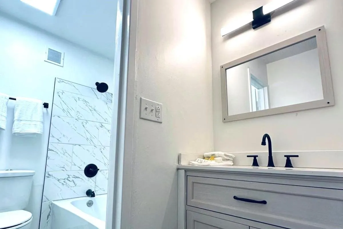 Shower in Baymont Inn and Suites by Wyndham Columbus / Near OSU