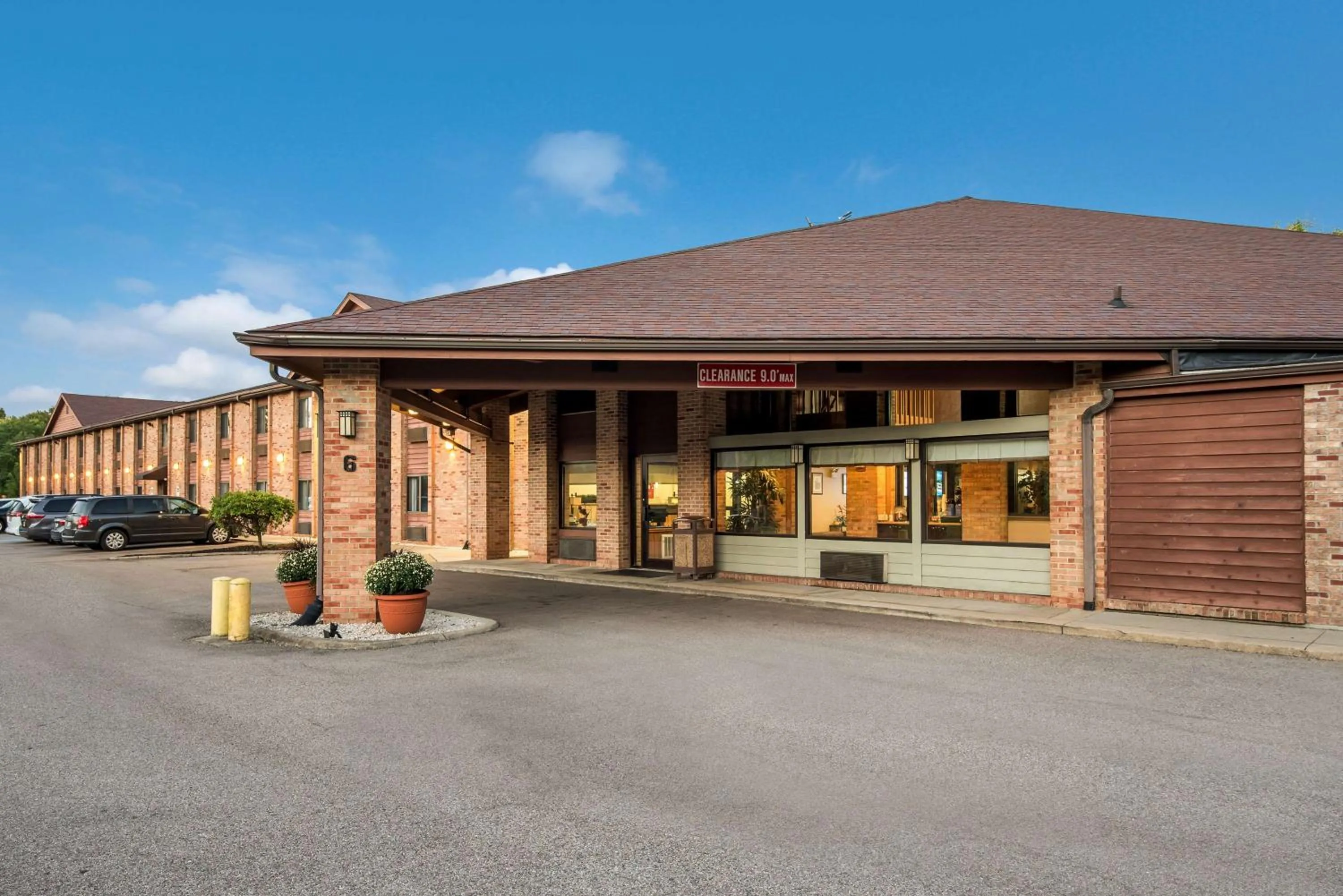 Property building in Best Western Sycamore Inn