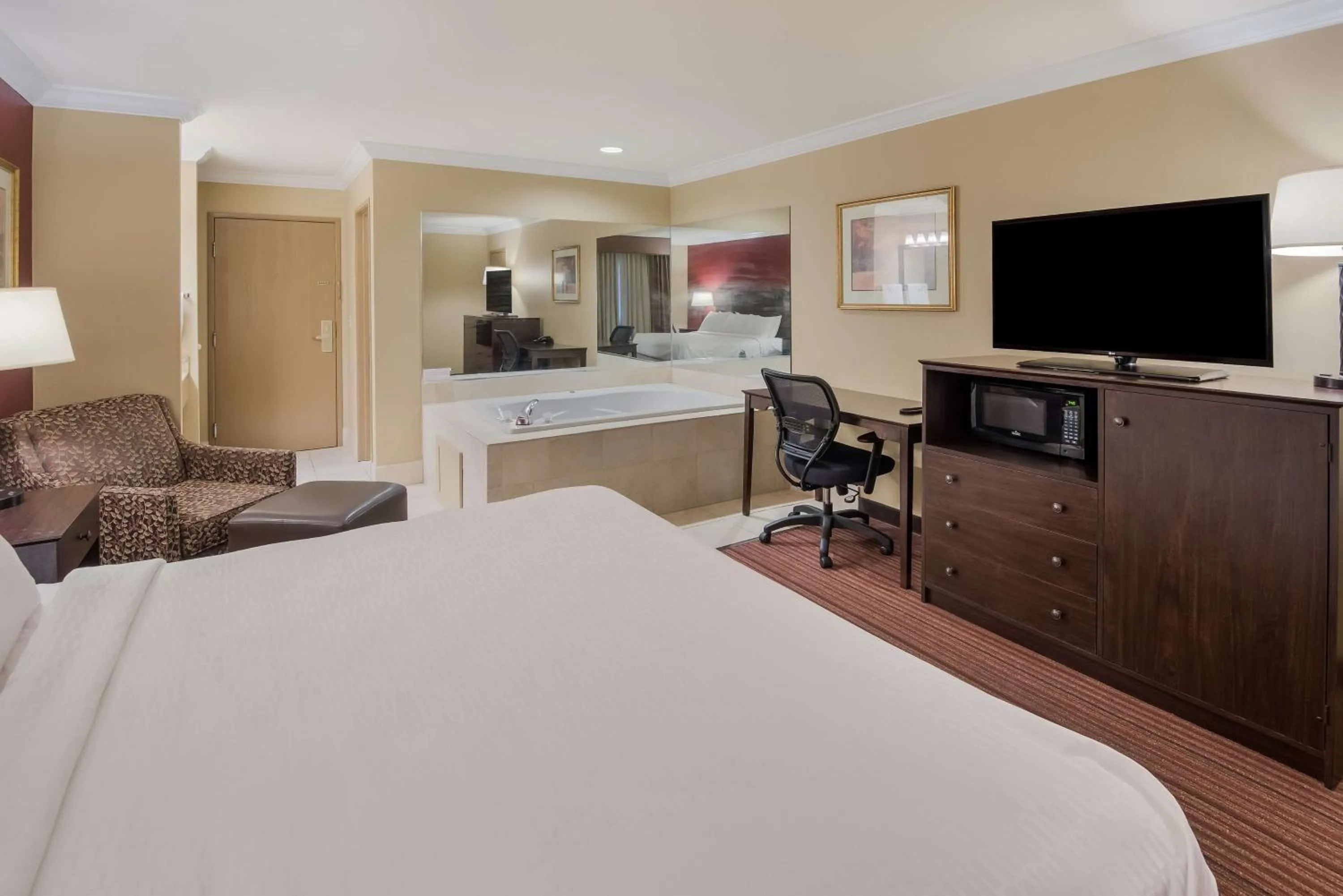 Bed in Best Western Sycamore Inn