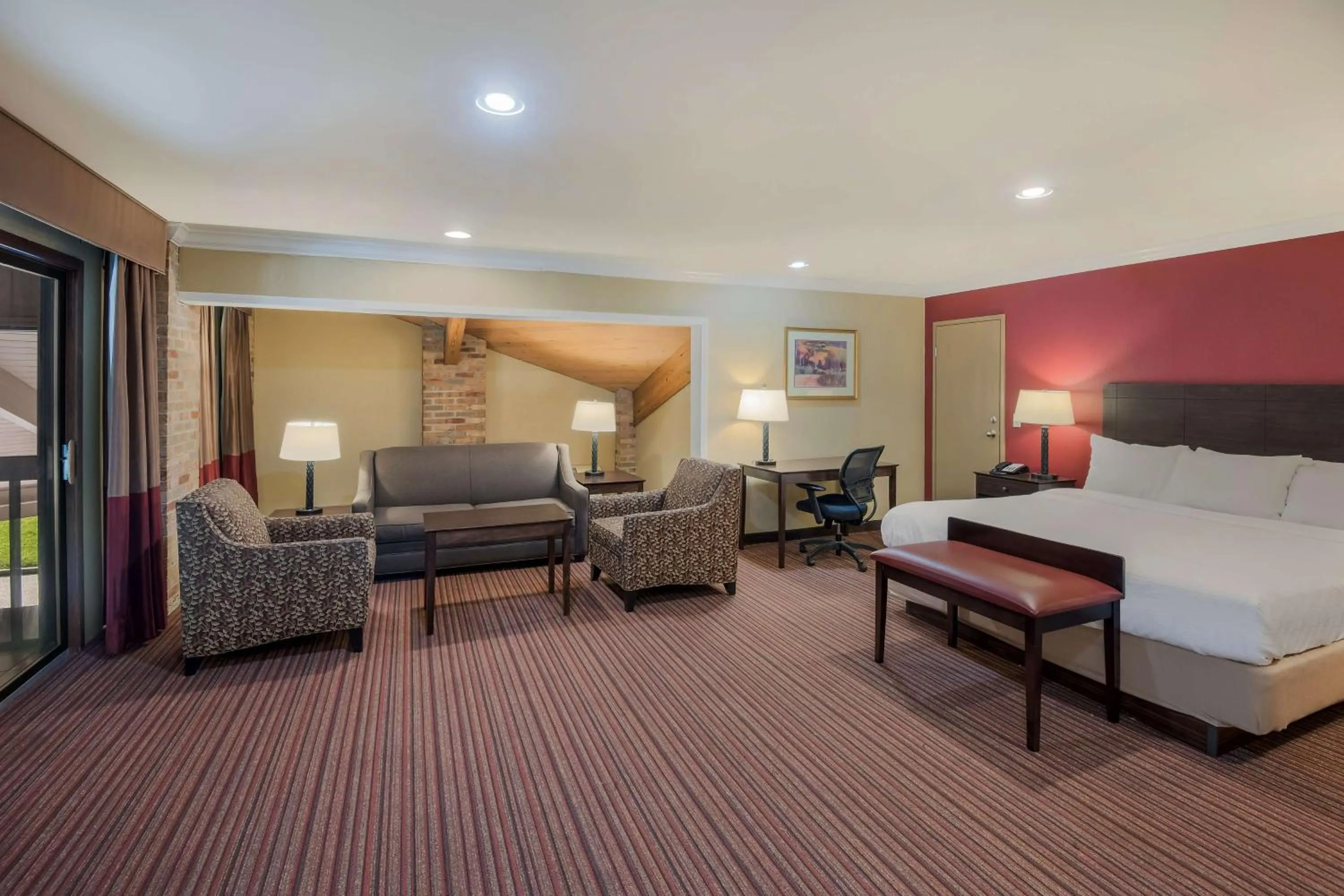 Bed in Best Western Sycamore Inn