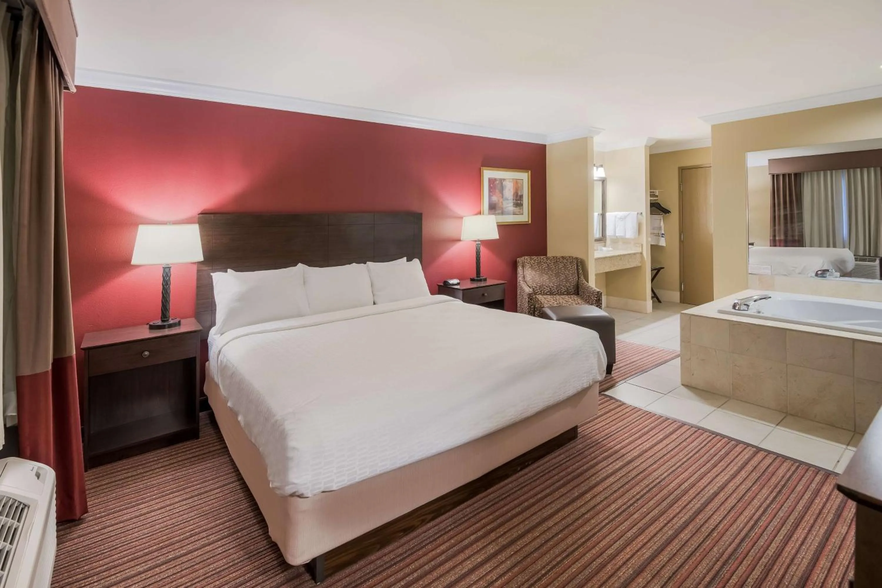 Bed in Best Western Sycamore Inn