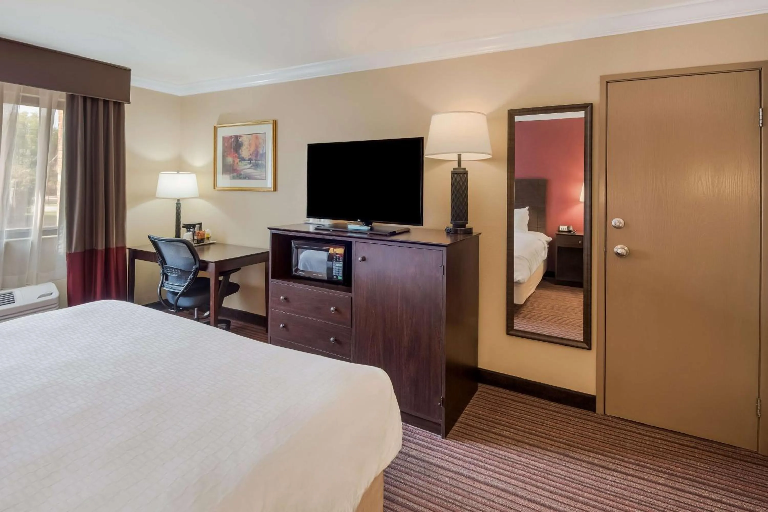 Bed in Best Western Sycamore Inn