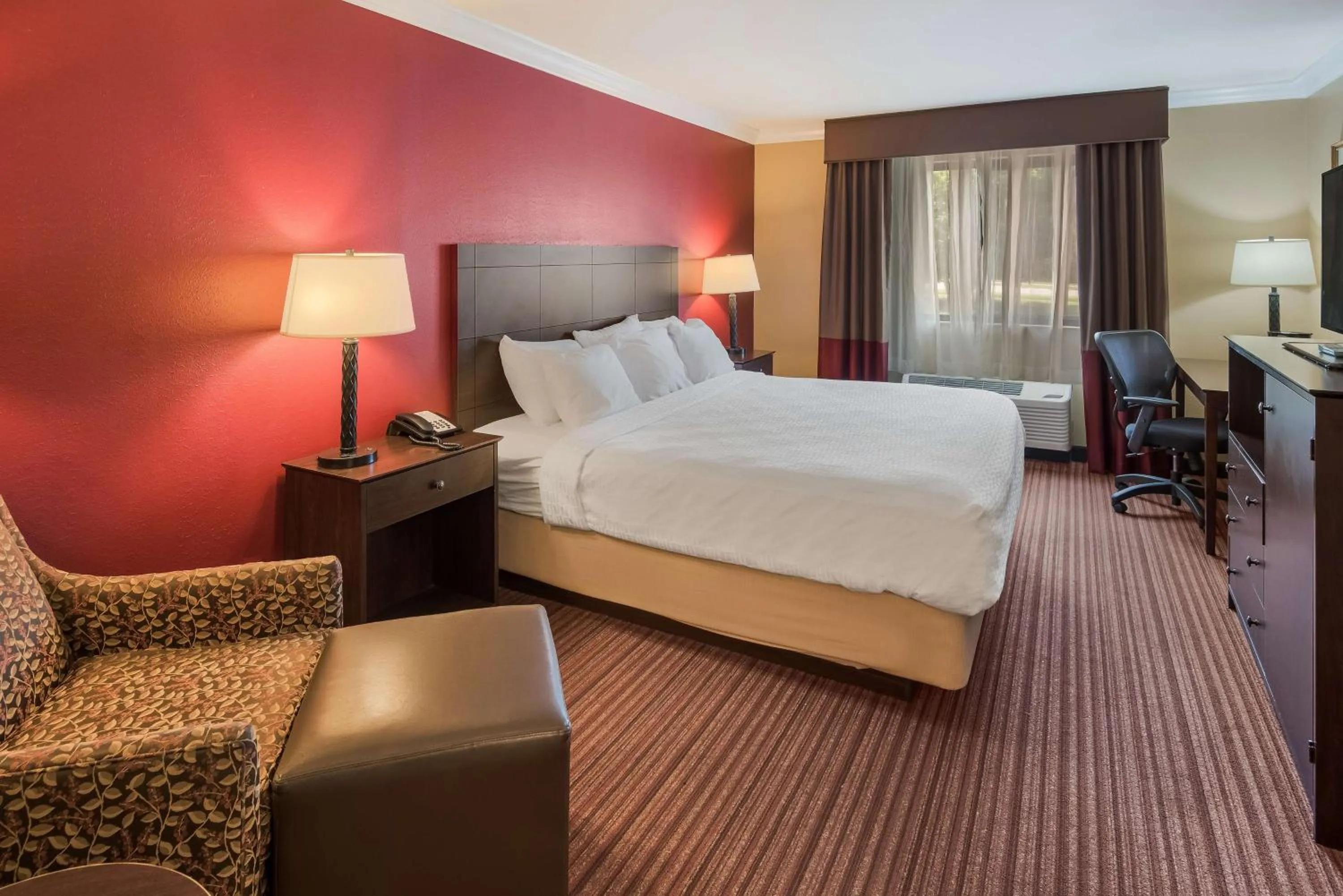 Bed in Best Western Sycamore Inn