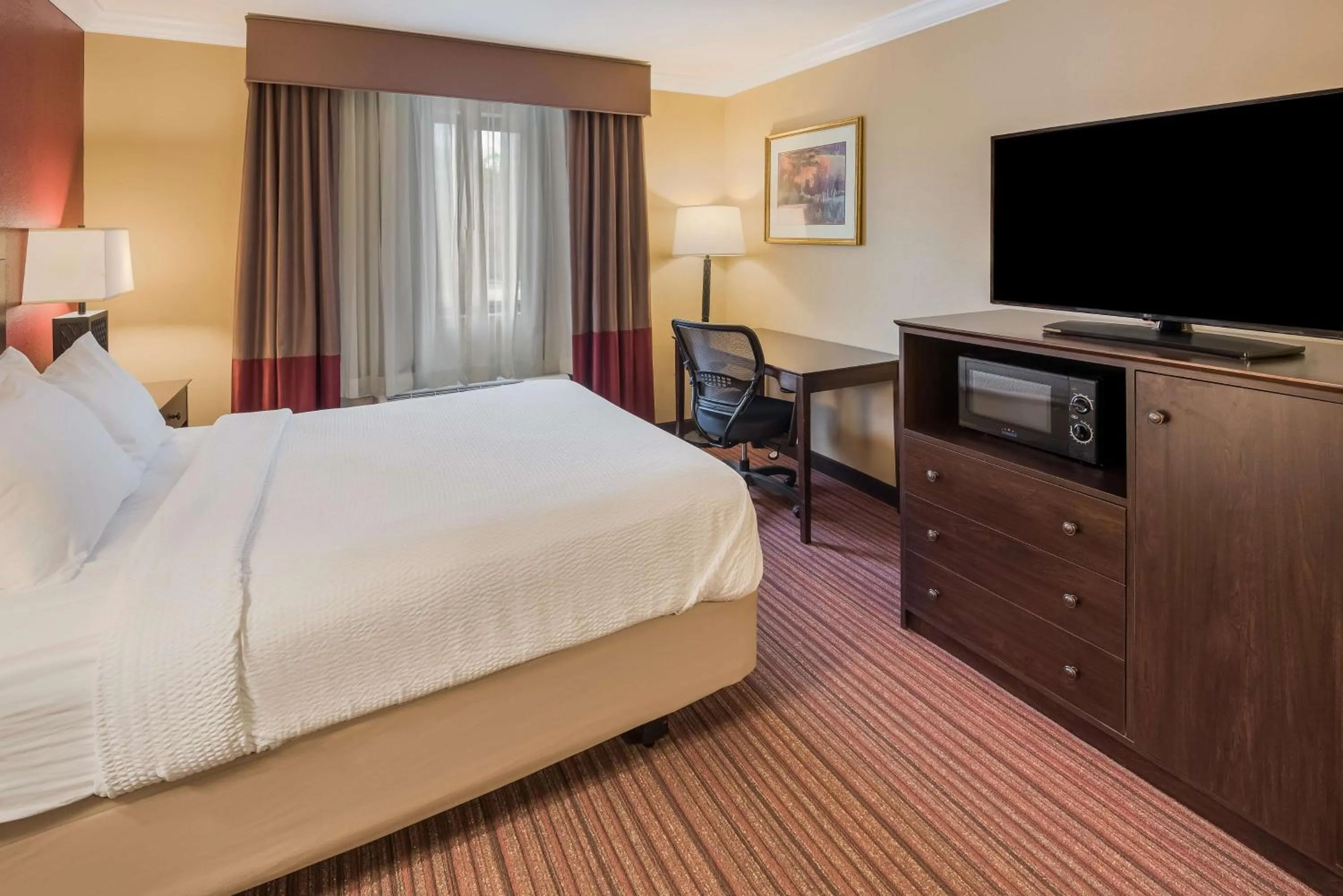 Bed in Best Western Sycamore Inn