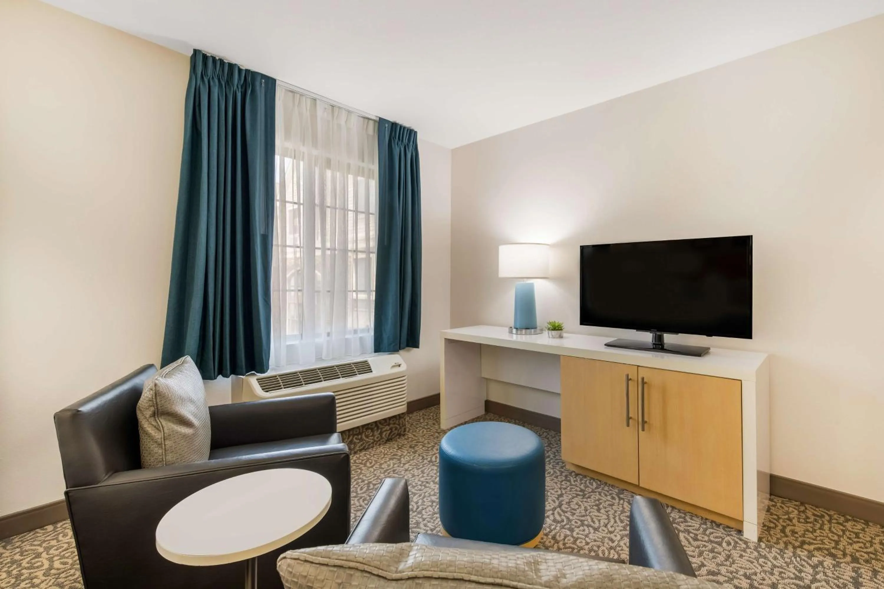 Living room in Sonesta ES Suites Charlotte Arrowood