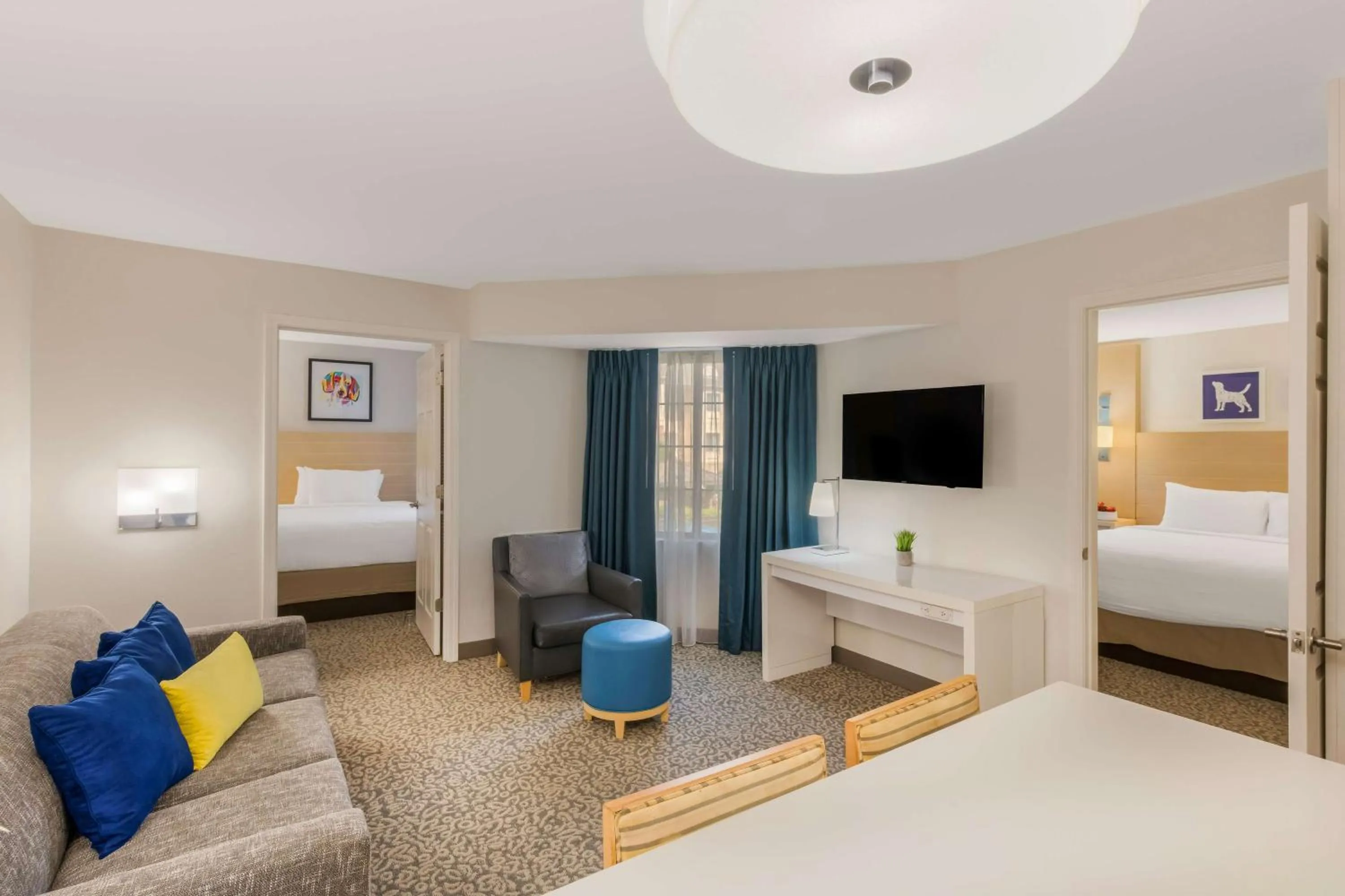 Photo of the whole room, Bed in Sonesta ES Suites Charlotte Arrowood