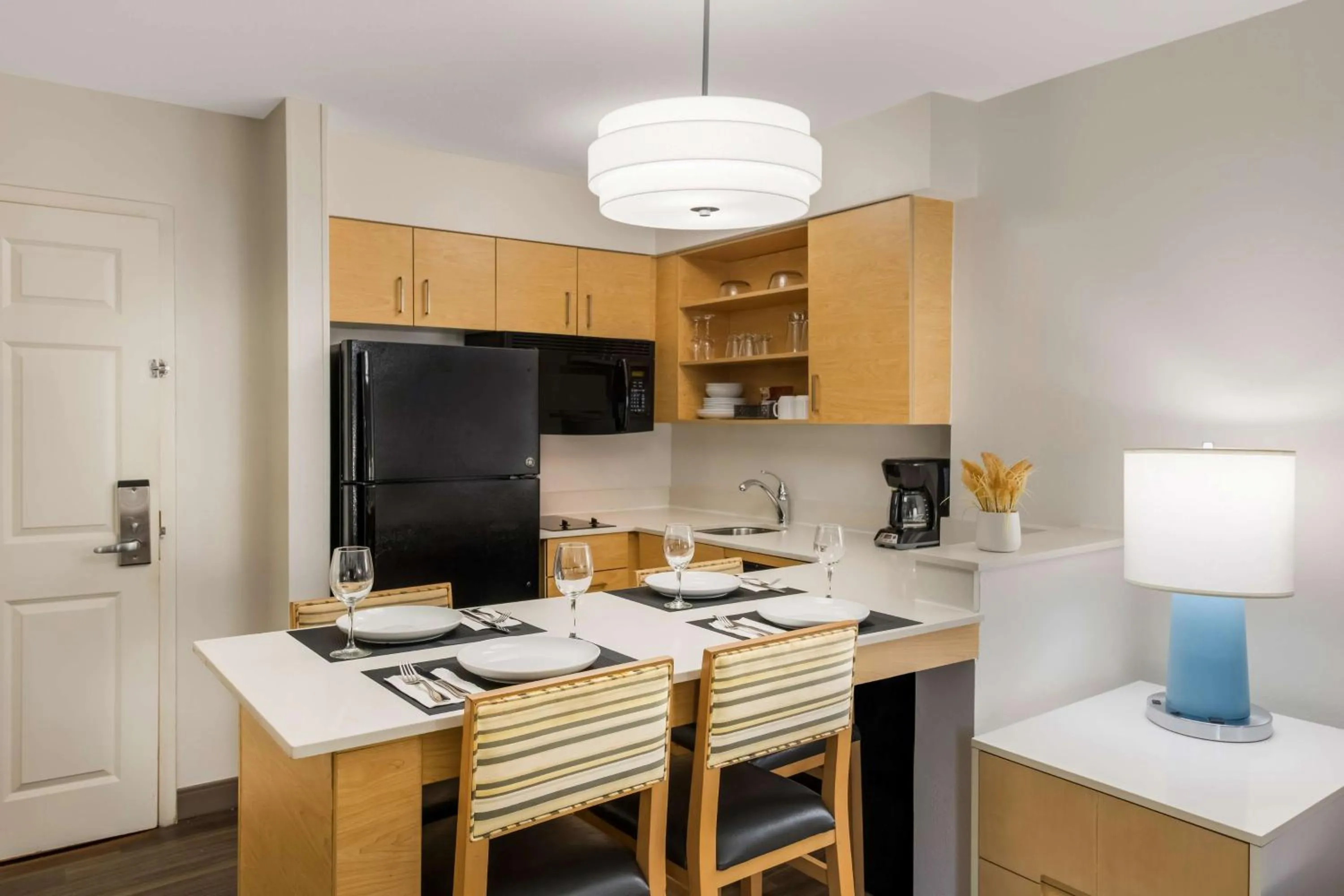 Kitchen or kitchenette in Sonesta ES Suites Charlotte Arrowood