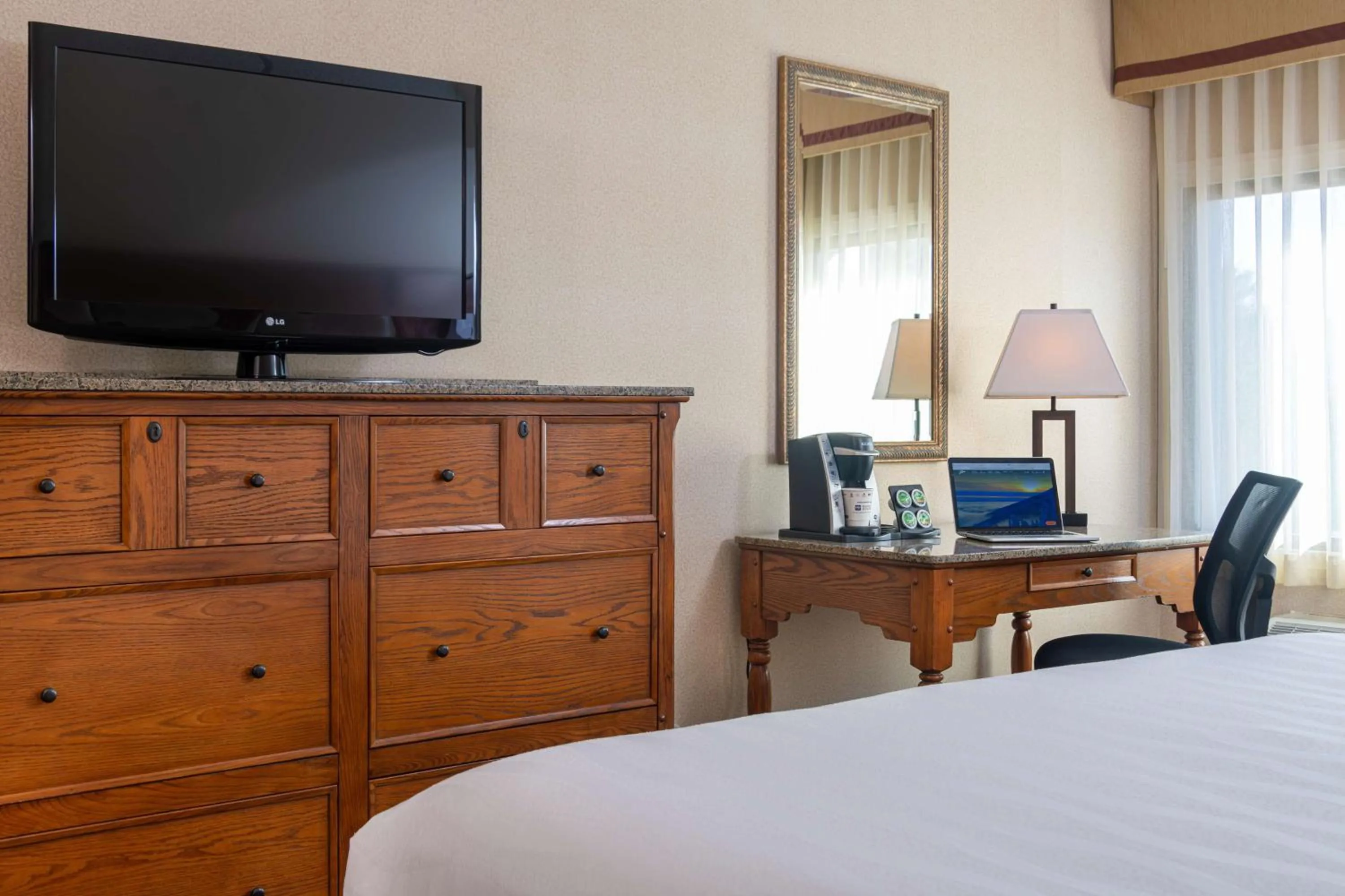 Bedroom, Bed in Best Western Plus Waterbury - Stowe