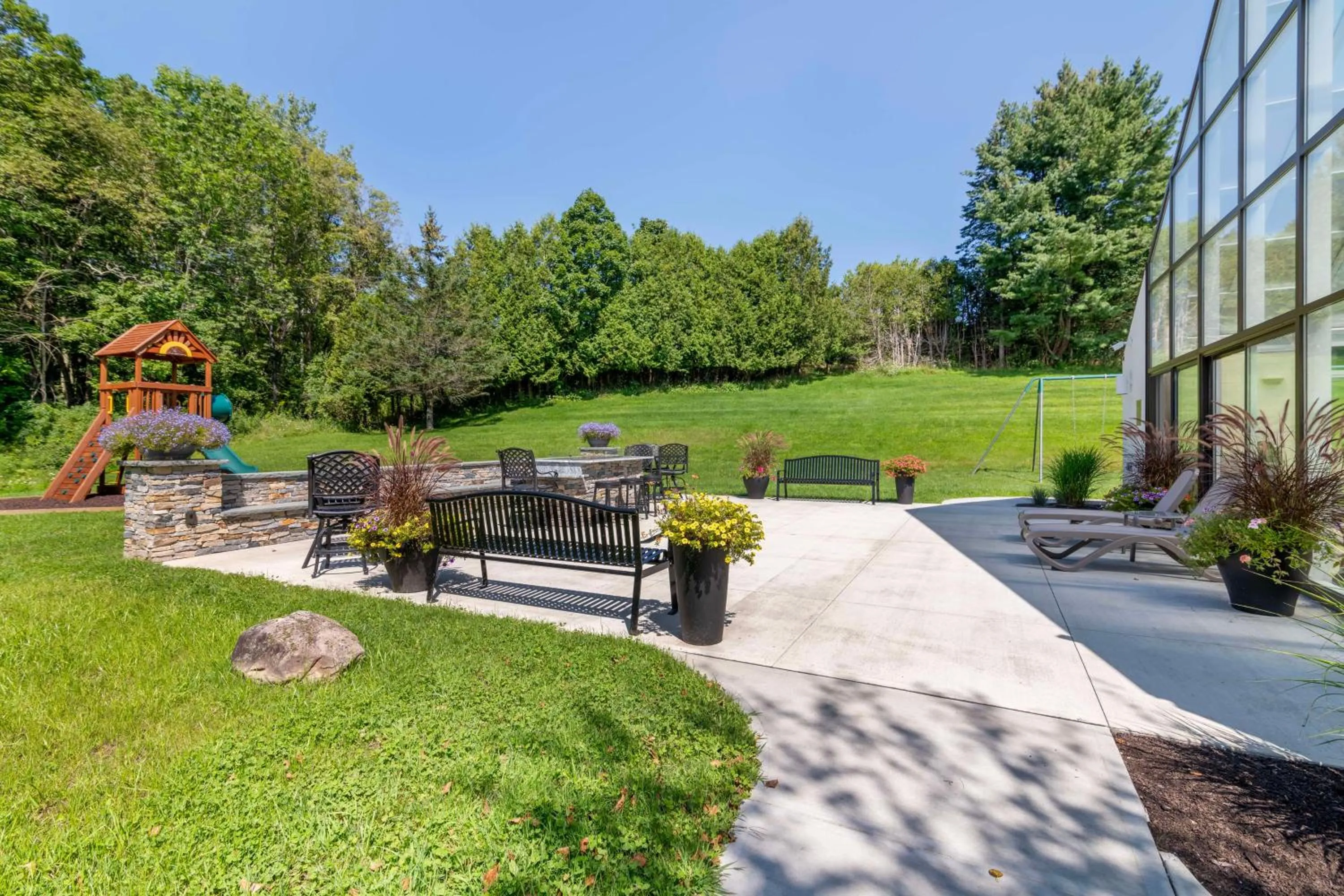 Property building in Best Western Plus Waterbury - Stowe