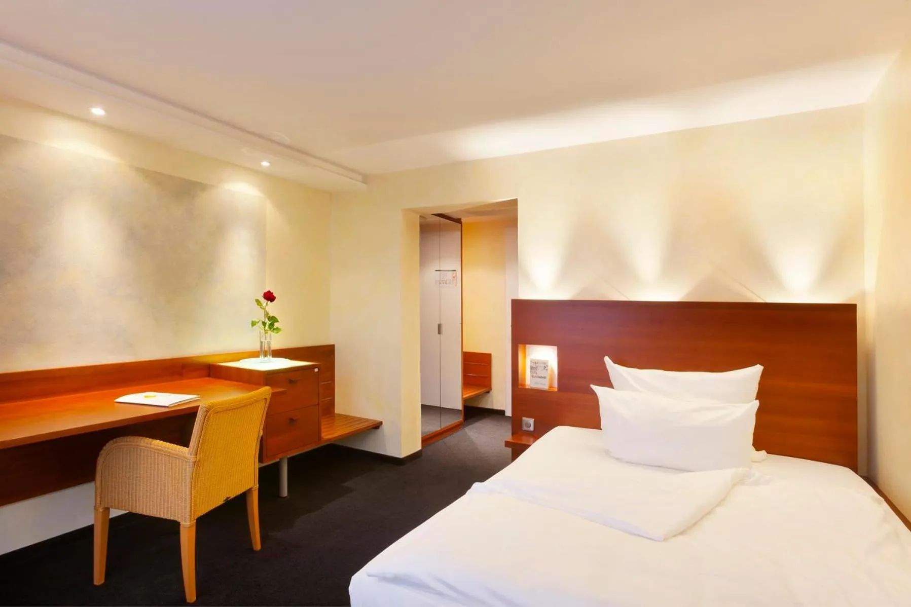 Bed in Hotel Adler Asperg