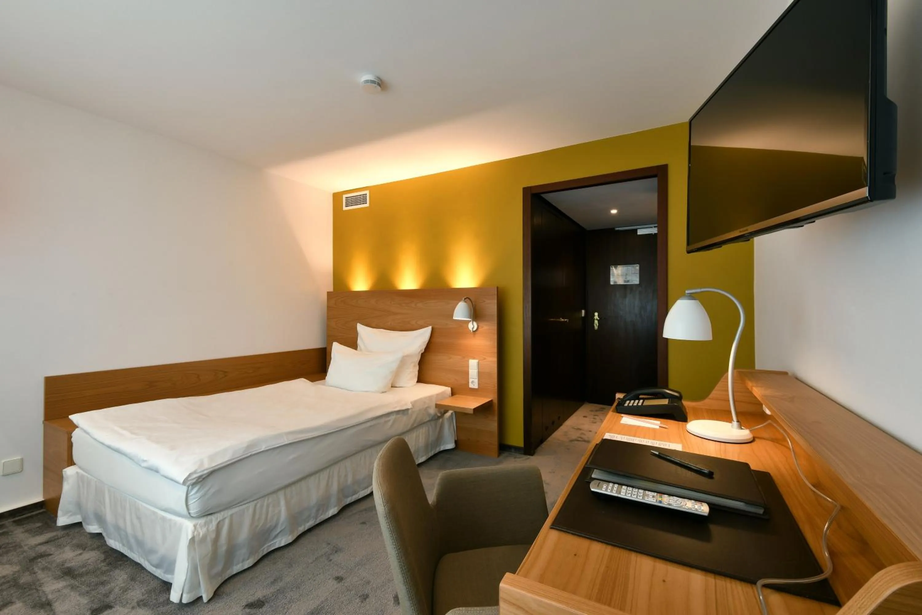 Photo of the whole room, Bed in Hotel Adler Asperg