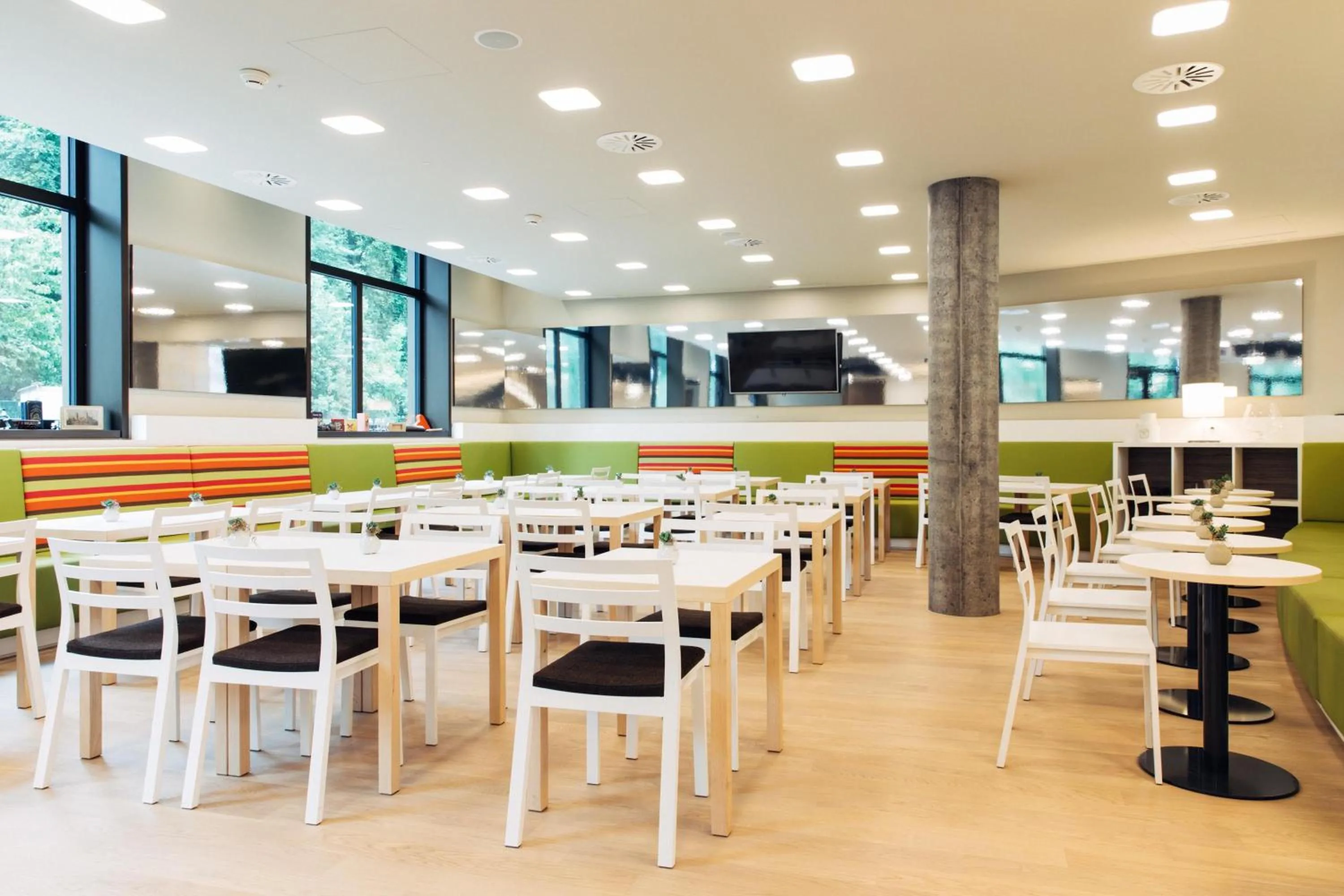 Restaurant/places to eat in harry's home Zürich-Wallisellen