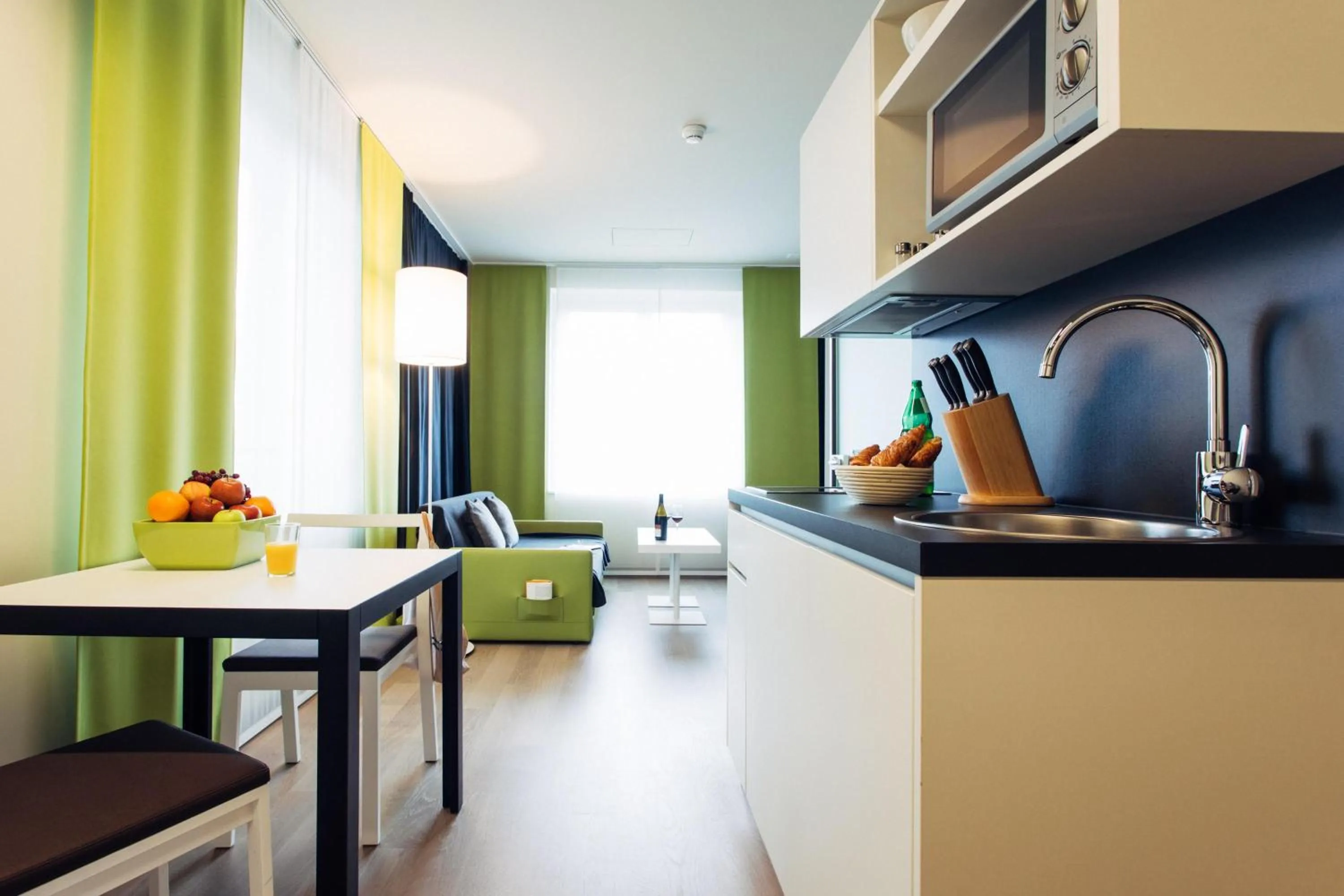 Photo of the whole room in harry's home Zürich-Wallisellen