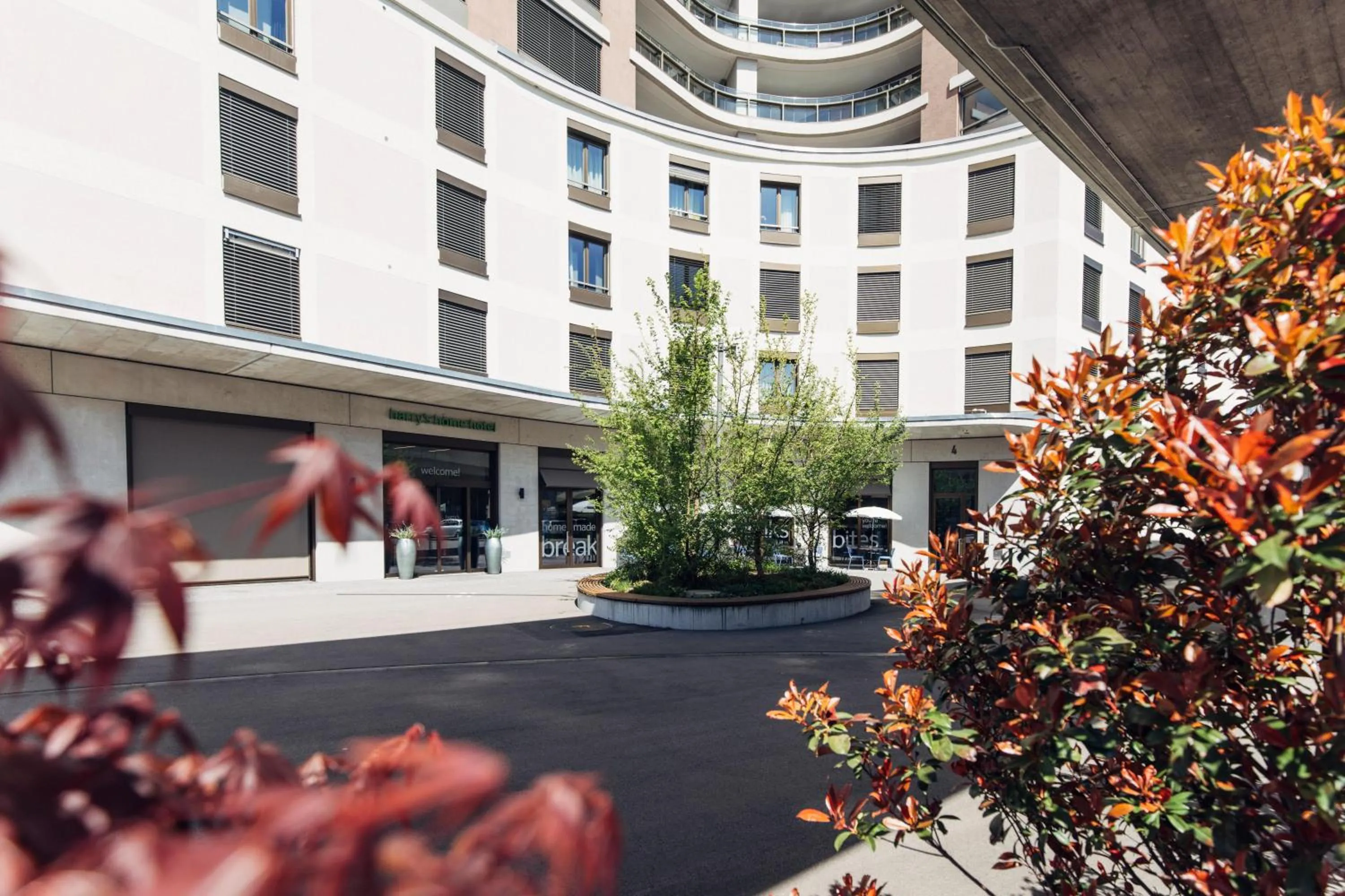 Property building in harry's home Zürich-Wallisellen