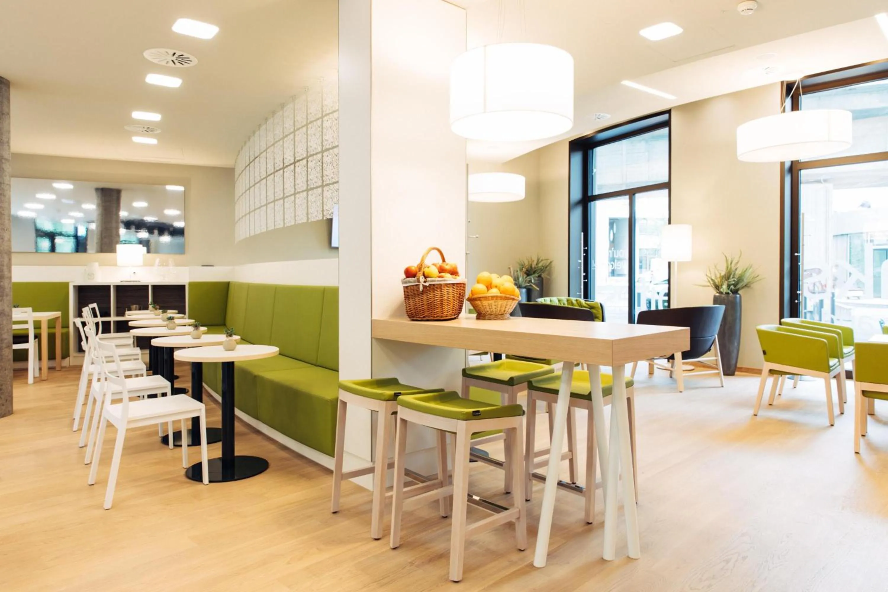 Restaurant/places to eat in harry's home Zürich-Wallisellen