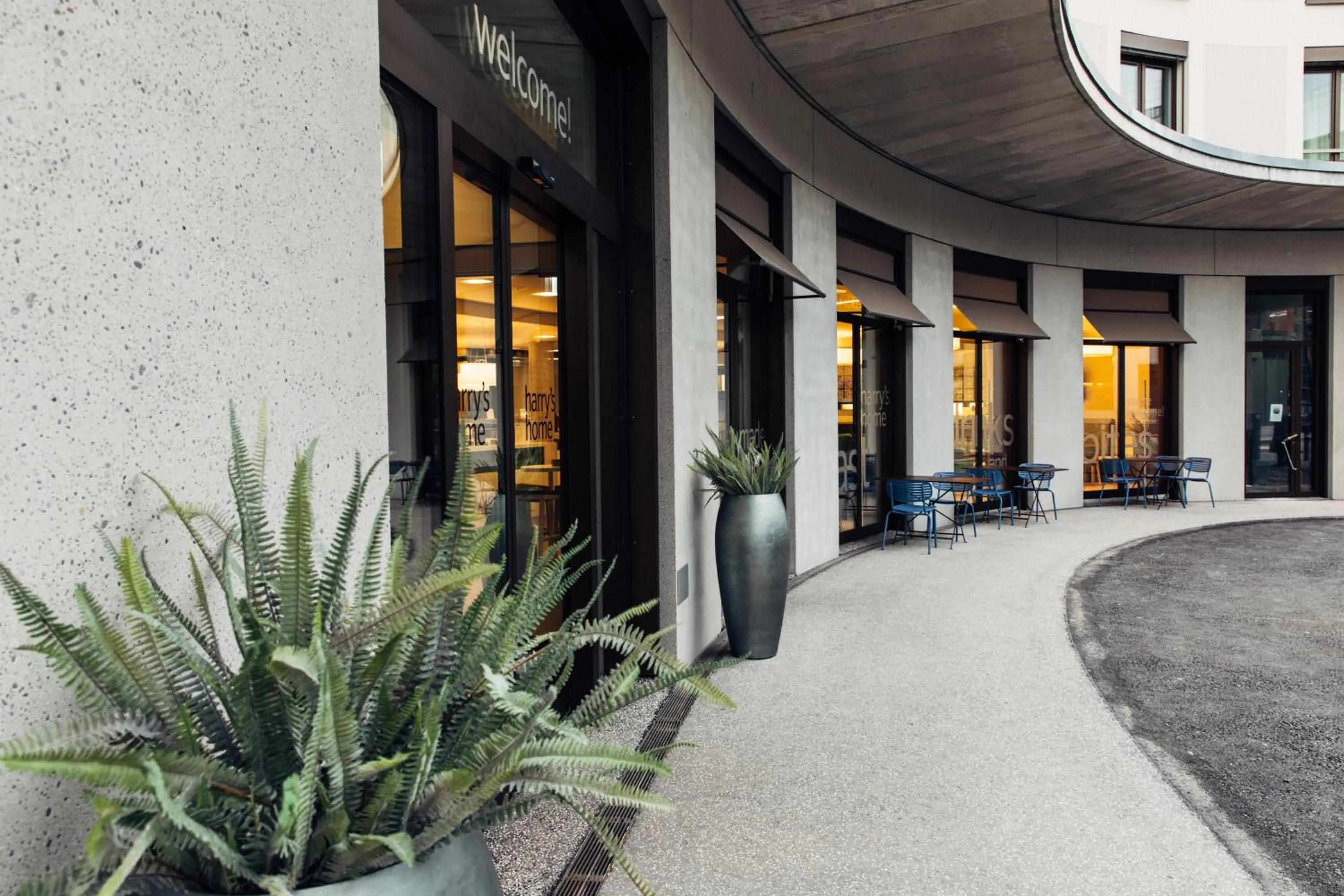 Property building in harry's home Zürich-Wallisellen