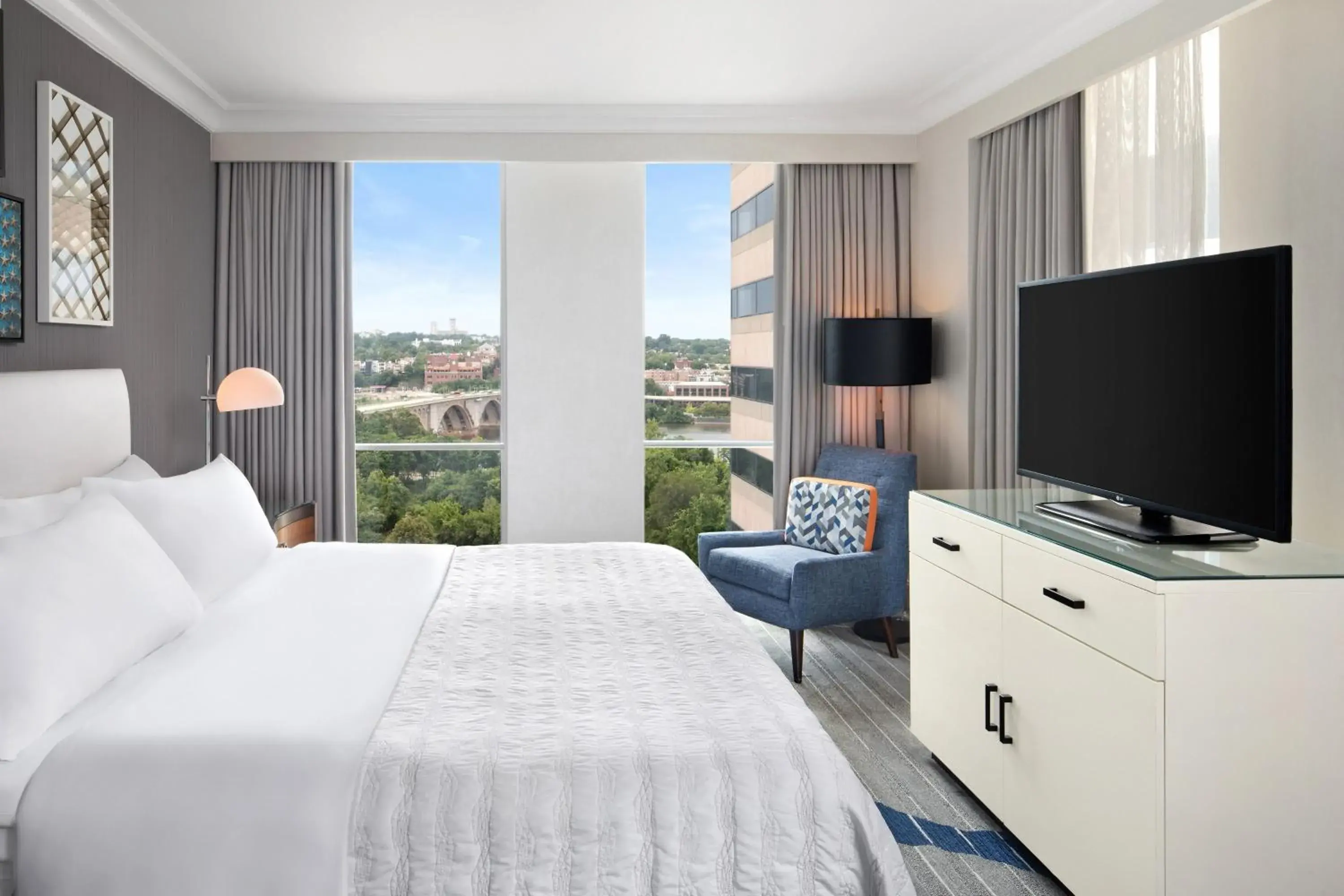 Deluxe King Room in Le Meridien Arlington Deluxe King Room in Le Meridien Arlington