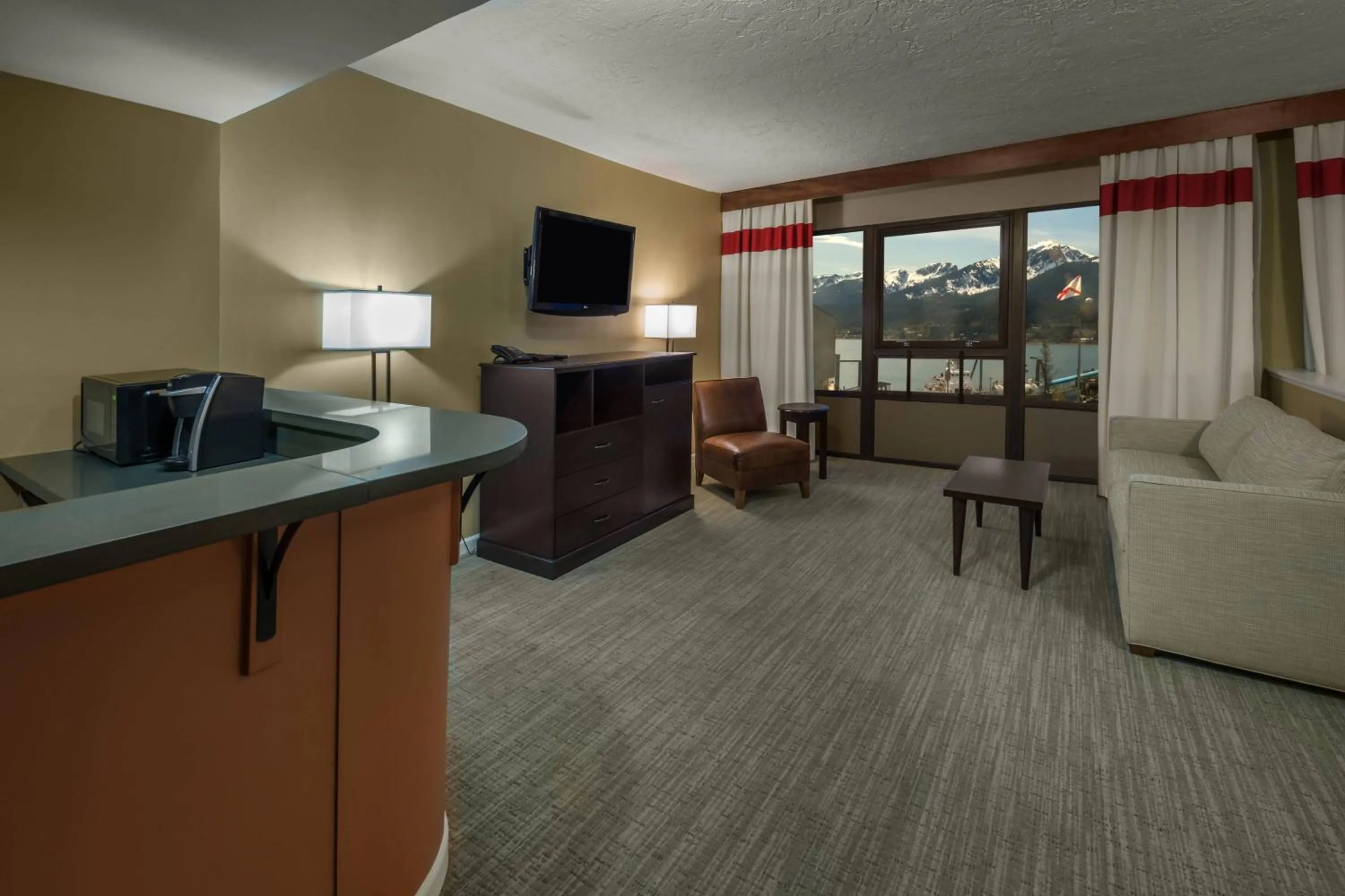 Photo of the whole room in Four Points by Sheraton Juneau