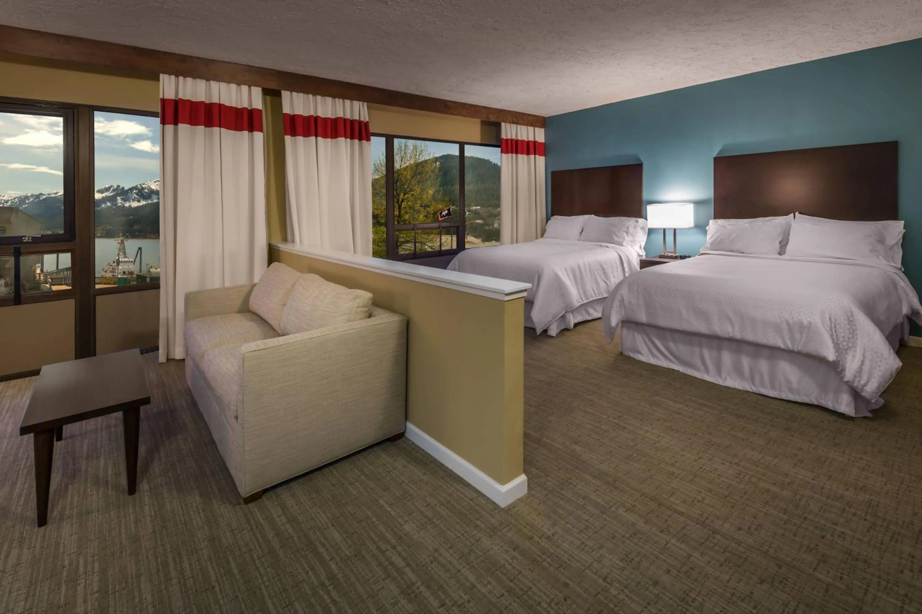 Photo of the whole room, Bed in Four Points by Sheraton Juneau