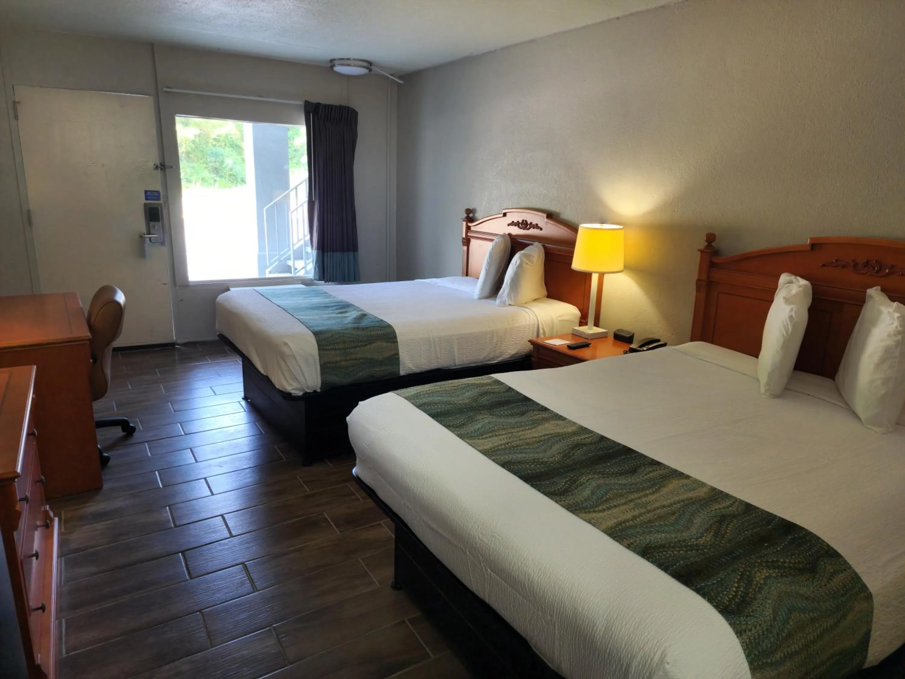Bed in Days Inn by Wyndham Hardeeville Near Hilton Head