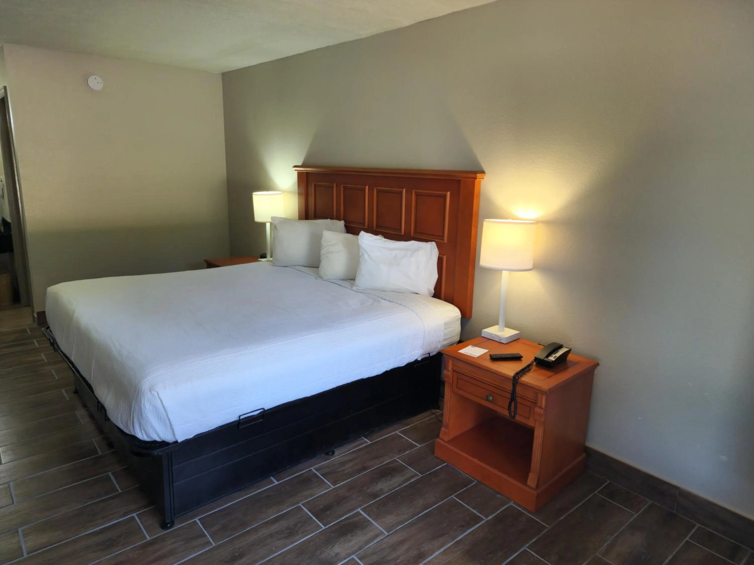 Bed in Days Inn by Wyndham Hardeeville Near Hilton Head