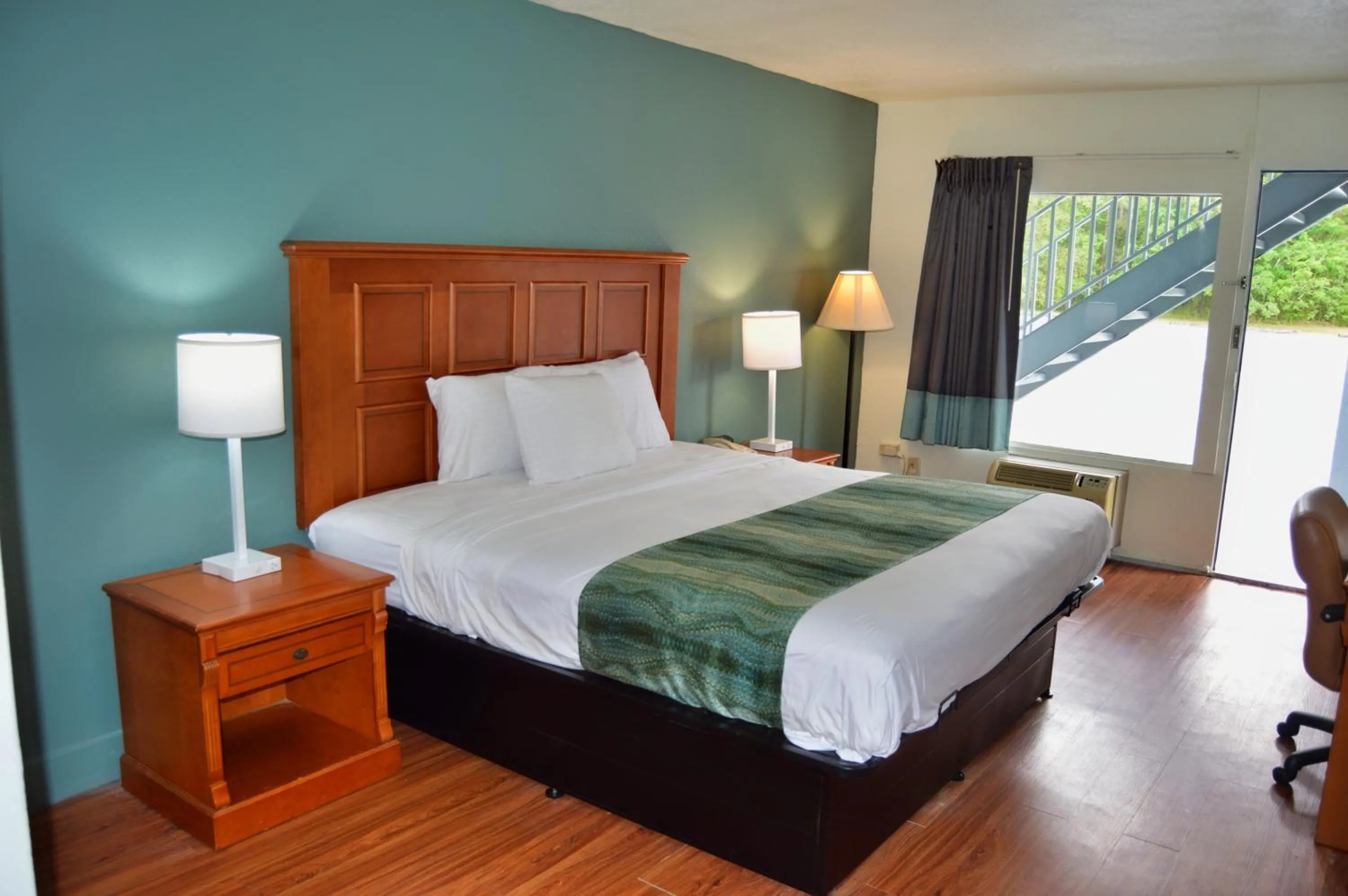 Photo of the whole room, Bed in Days Inn by Wyndham Hardeeville Near Hilton Head