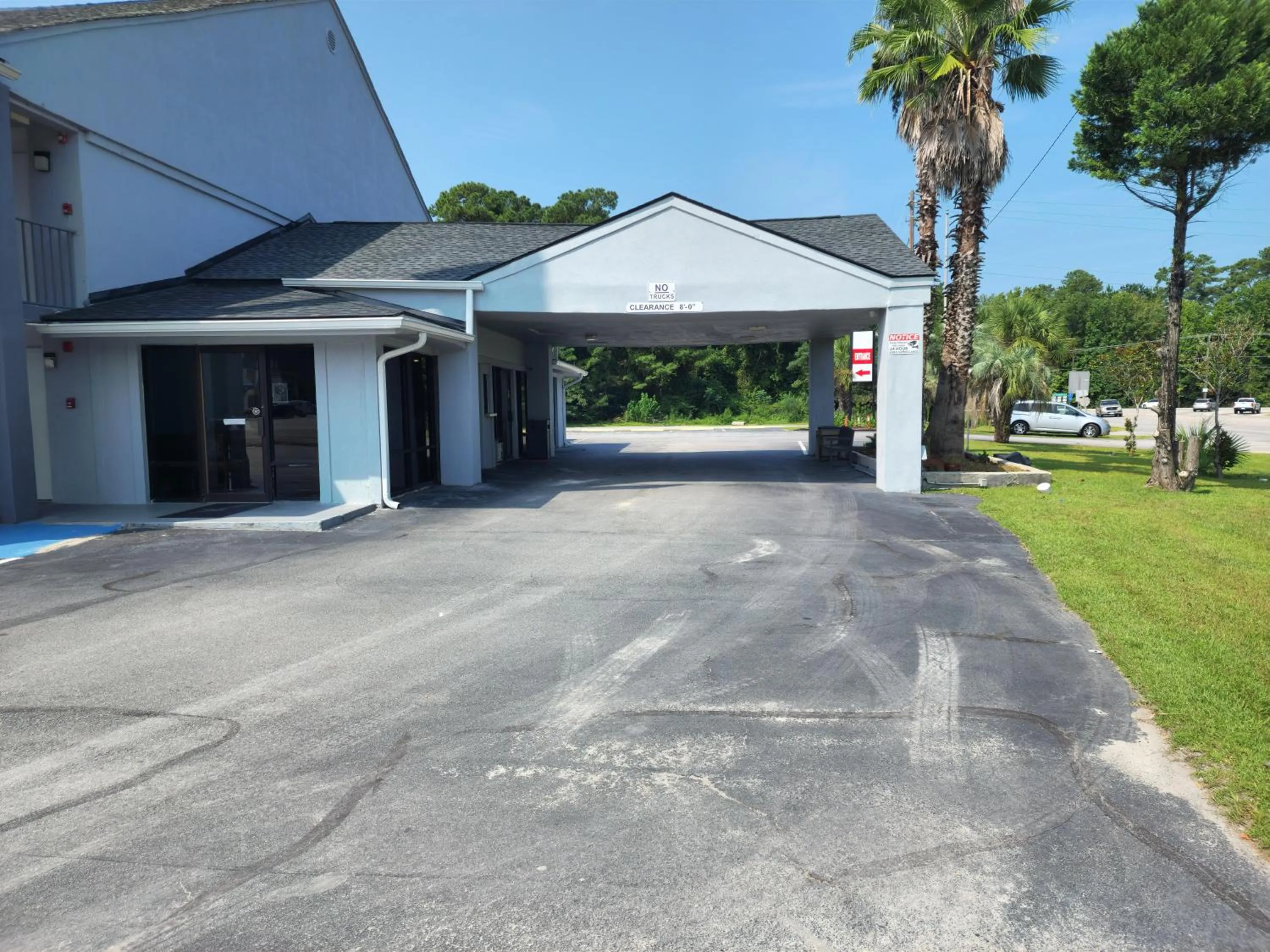 Property building in Days Inn by Wyndham Hardeeville Near Hilton Head