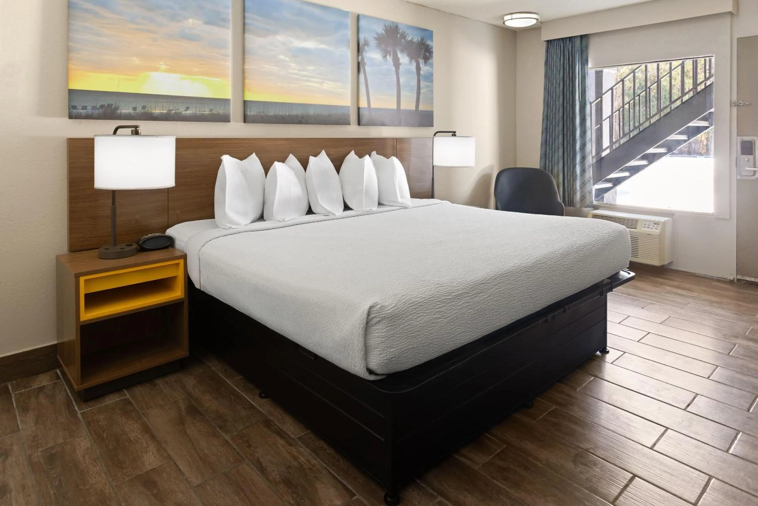 Photo of the whole room, Bed in Days Inn by Wyndham Hardeeville Near Hilton Head