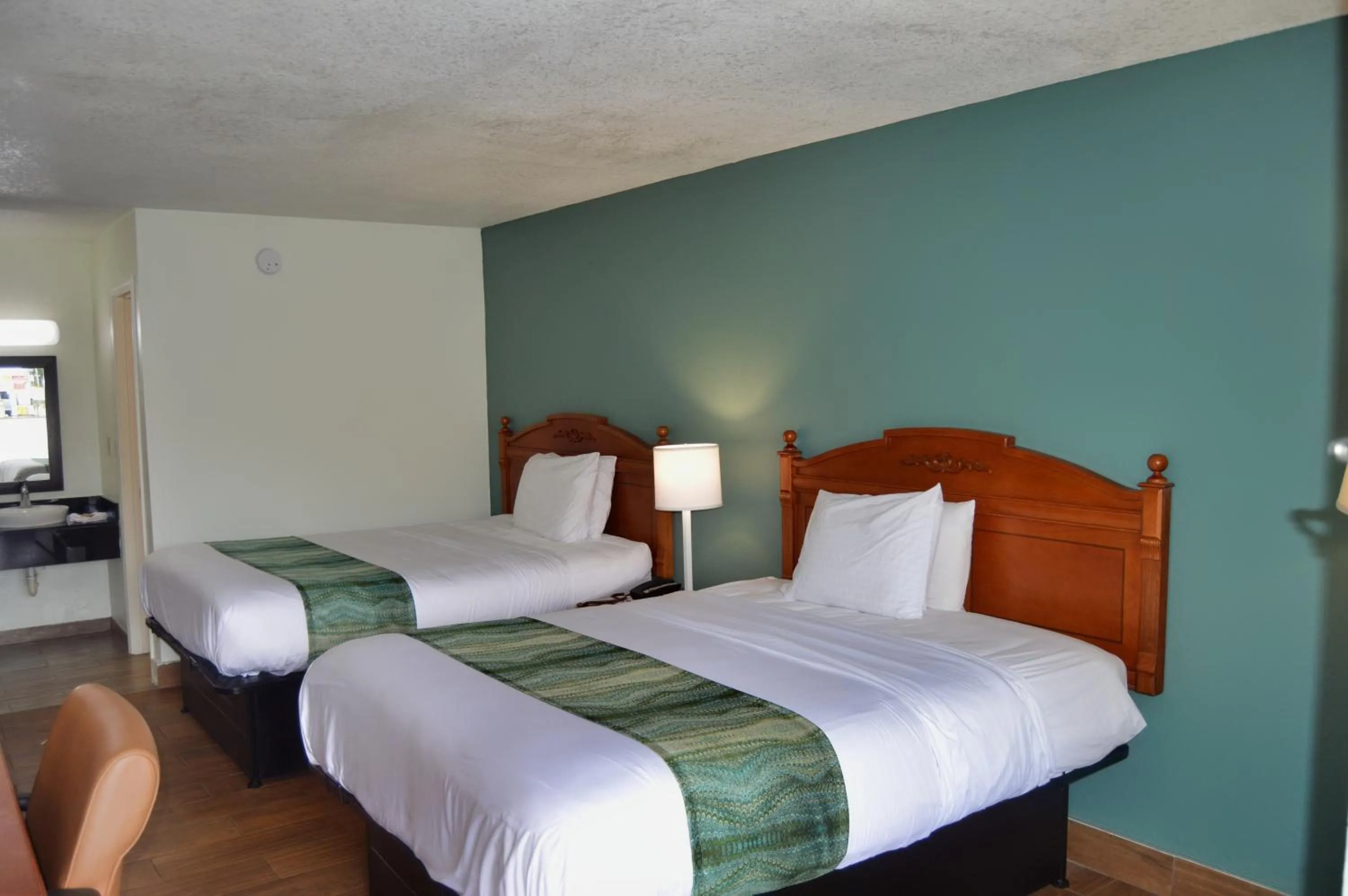 Bed in Days Inn by Wyndham Hardeeville Near Hilton Head