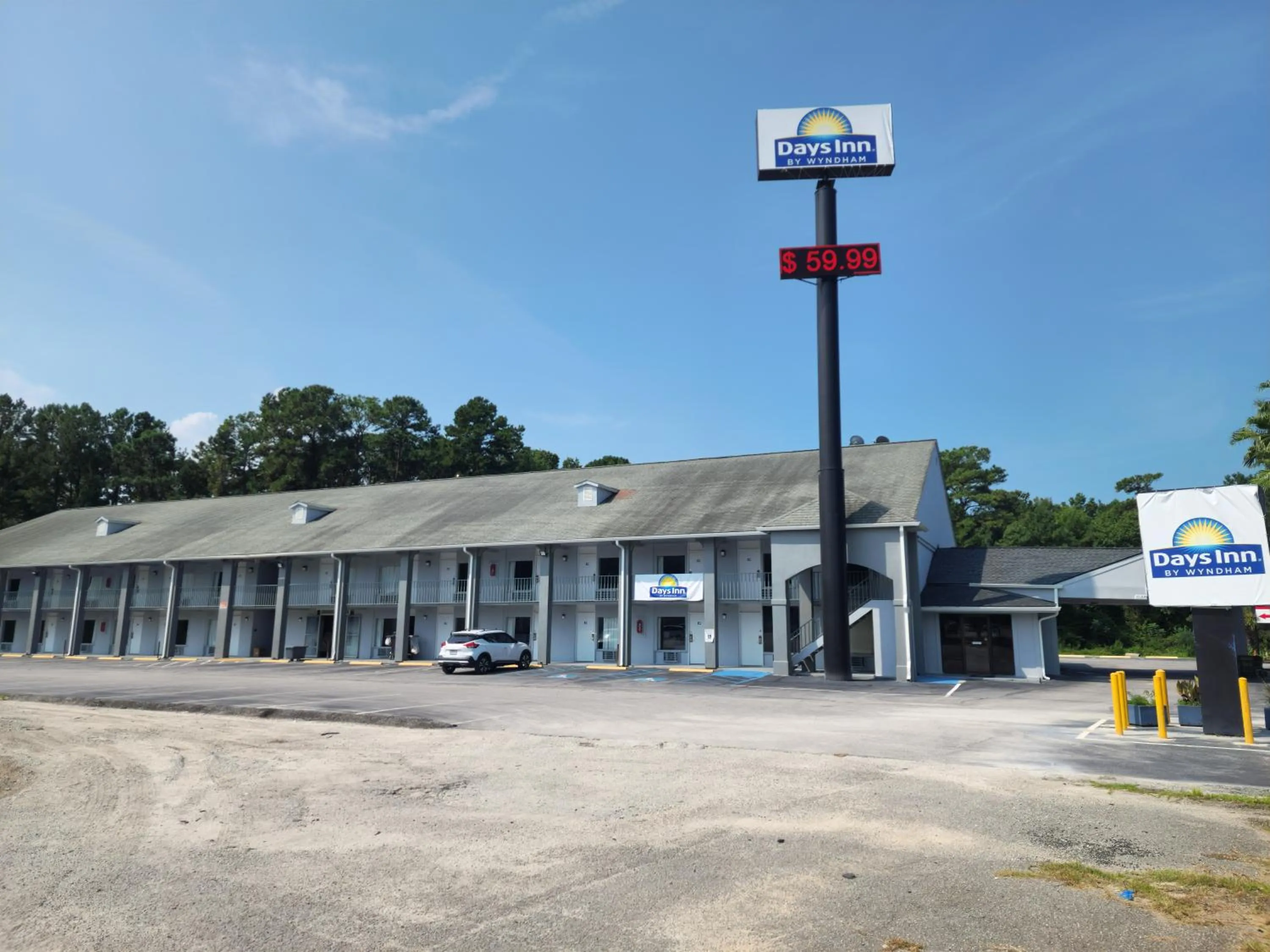 Property building in Days Inn by Wyndham Hardeeville Near Hilton Head