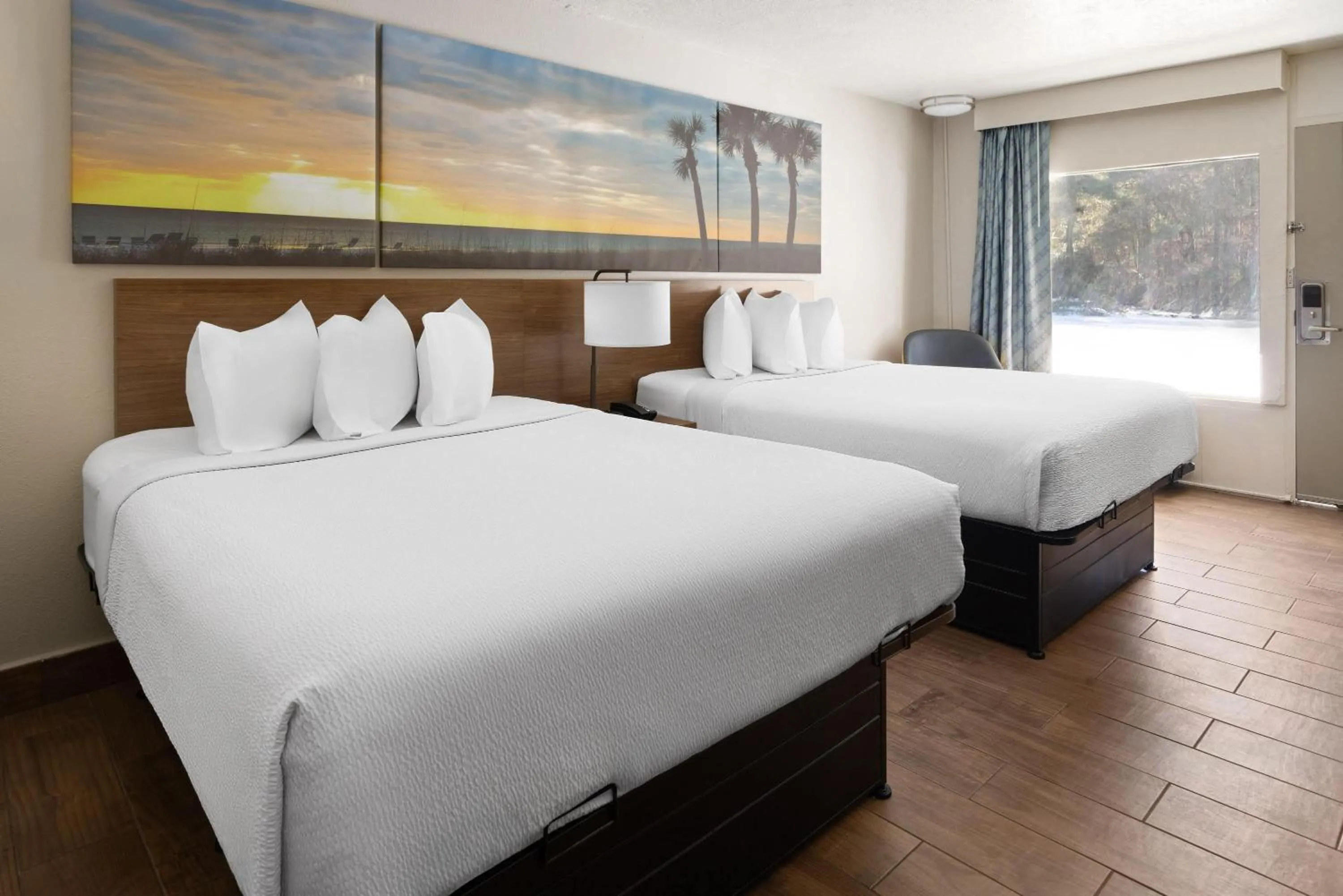 Photo of the whole room, Bed in Days Inn by Wyndham Hardeeville Near Hilton Head