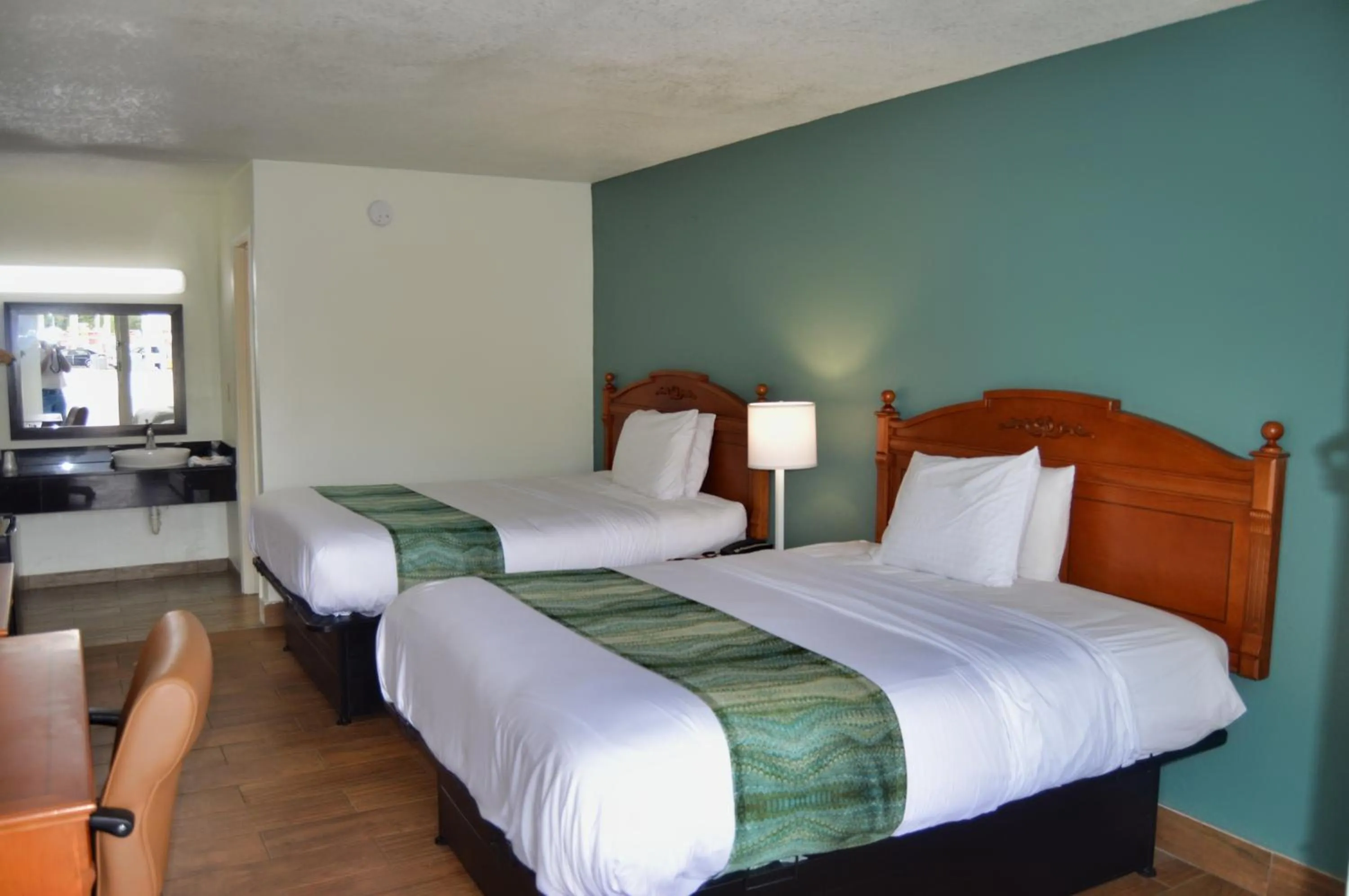 Bed in Days Inn by Wyndham Hardeeville Near Hilton Head