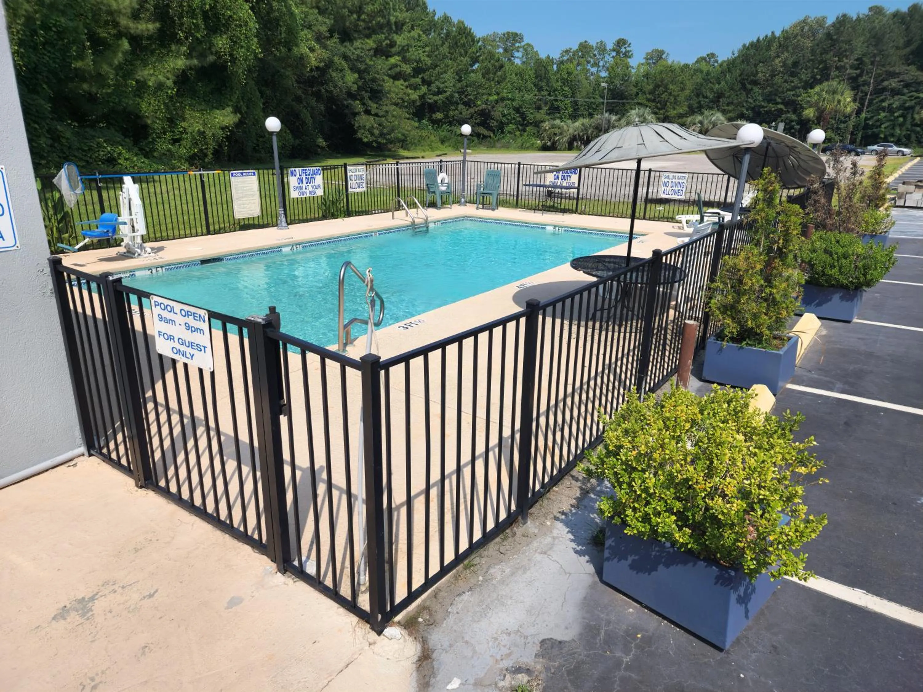 Swimming pool in Days Inn by Wyndham Hardeeville Near Hilton Head