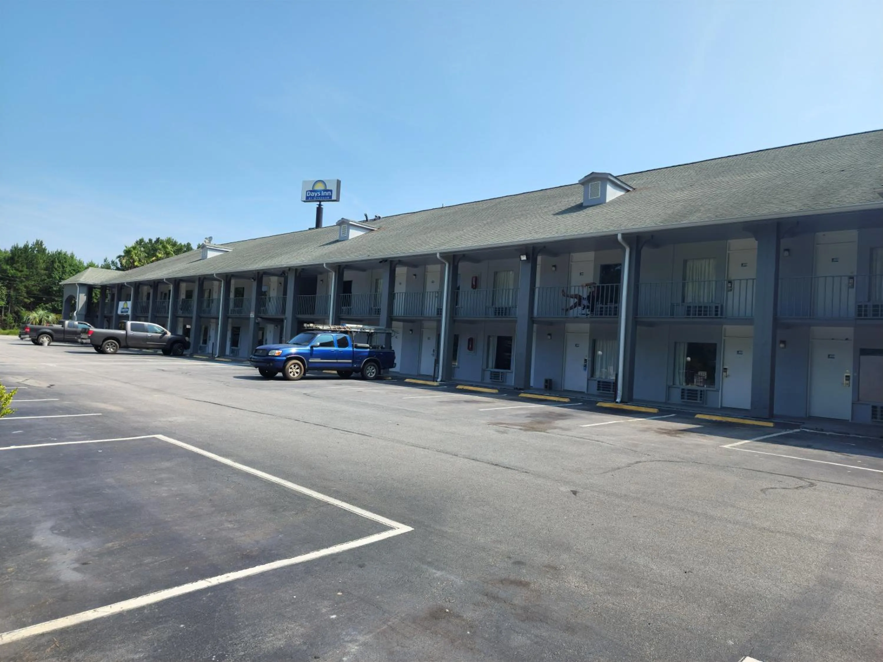 Property building in Days Inn by Wyndham Hardeeville Near Hilton Head