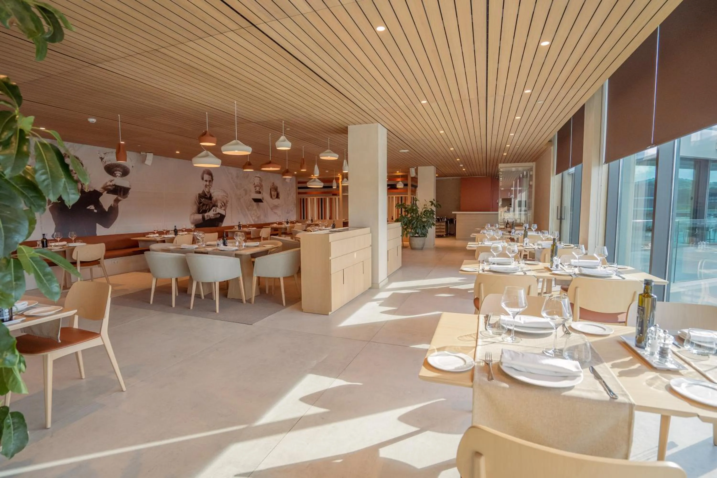 Restaurant/places to eat in Rafa Nadal Residence