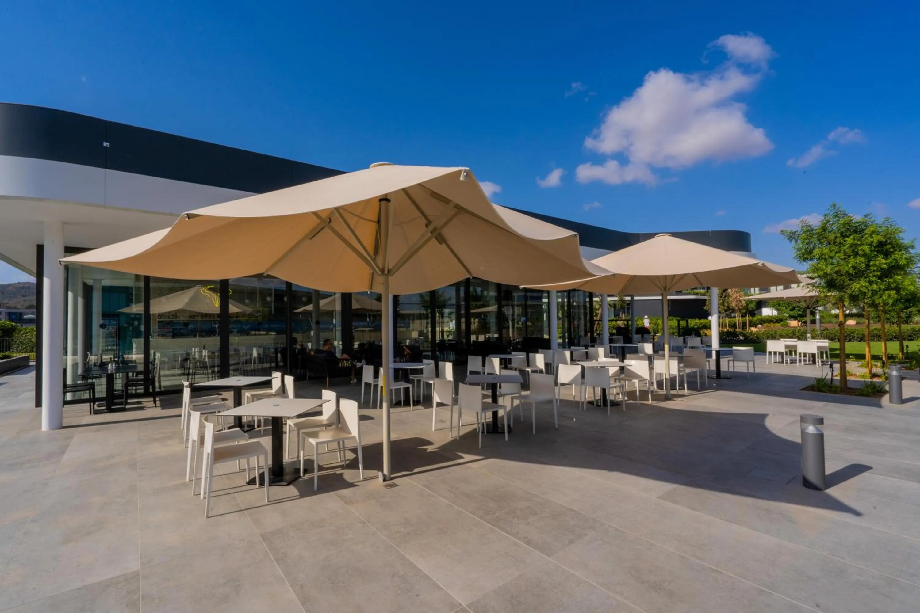 Restaurant/places to eat in Rafa Nadal Residence