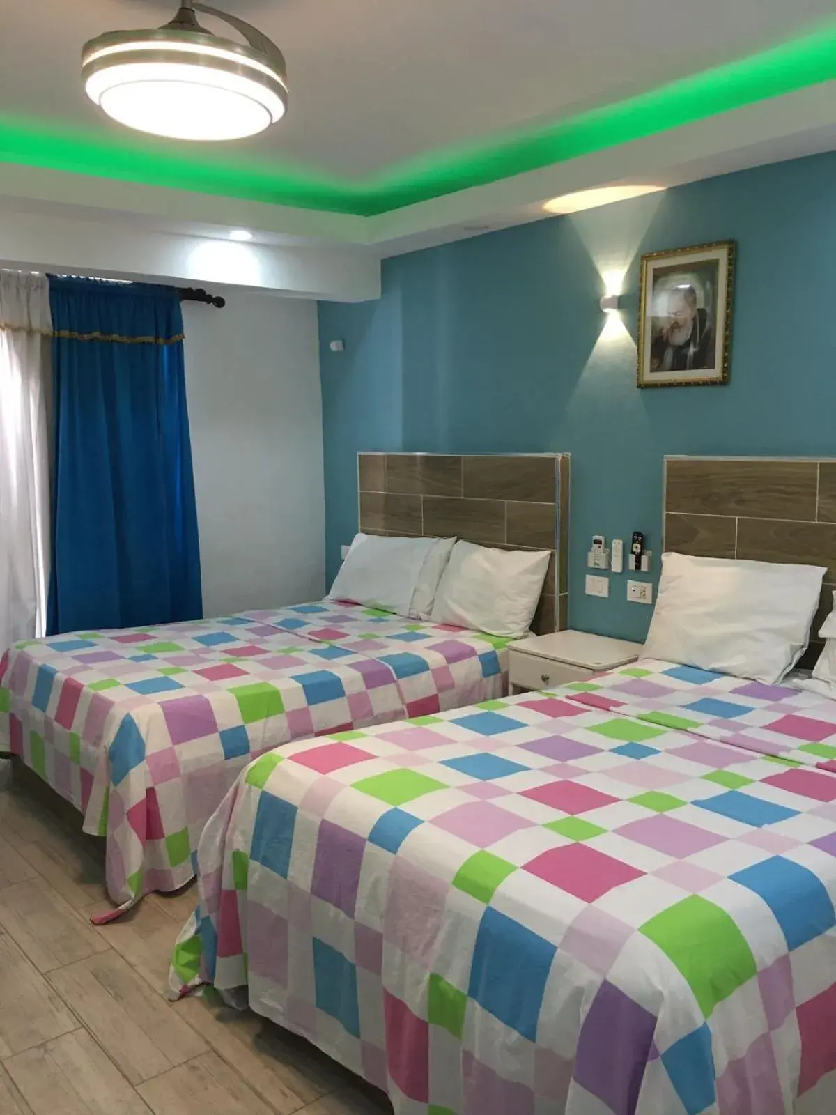 Double Room with Two Double Beds in Hotel Restaurant Hamilton Double Room with Two Double Beds in Hotel Restaurant Hamilton