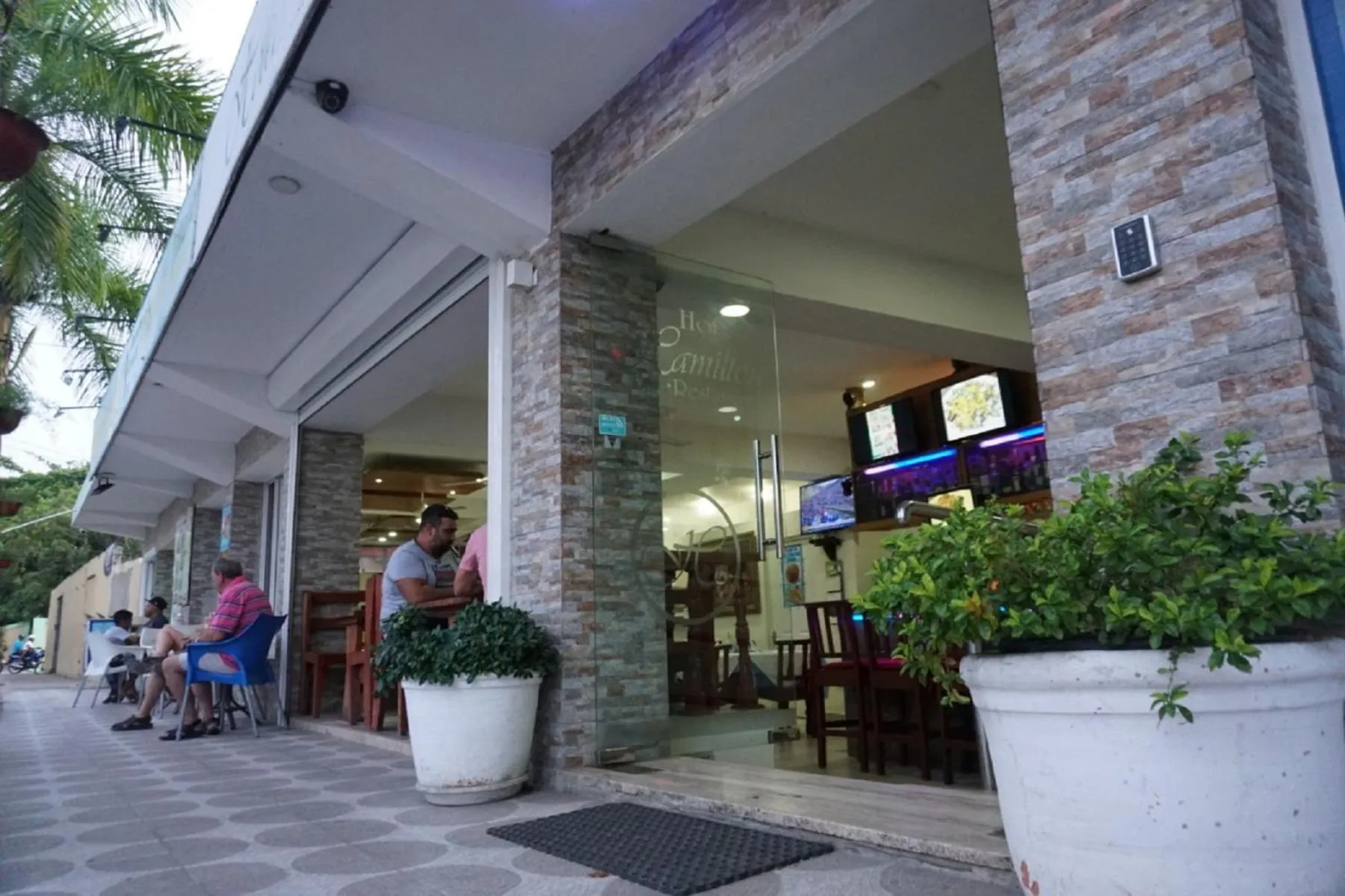 Property building in Hotel Restaurant Hamilton