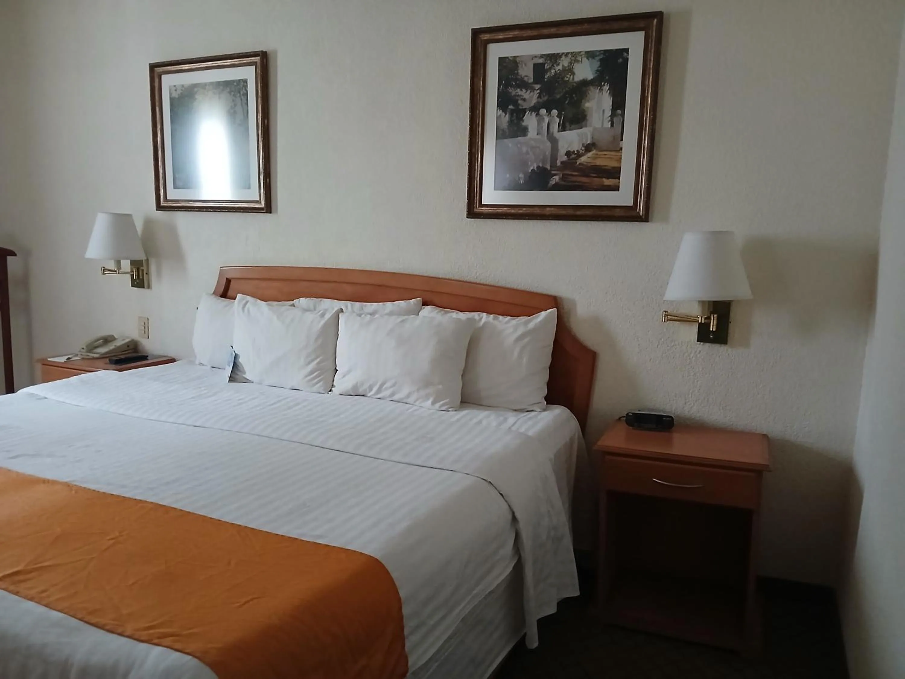 Bed in Quality Inn Ciudad Obregon