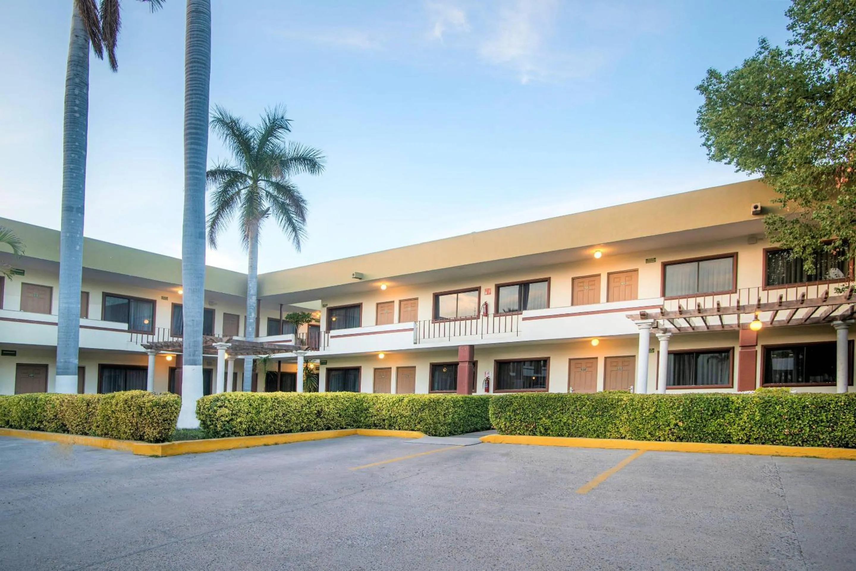 Property building in Quality Inn Ciudad Obregon