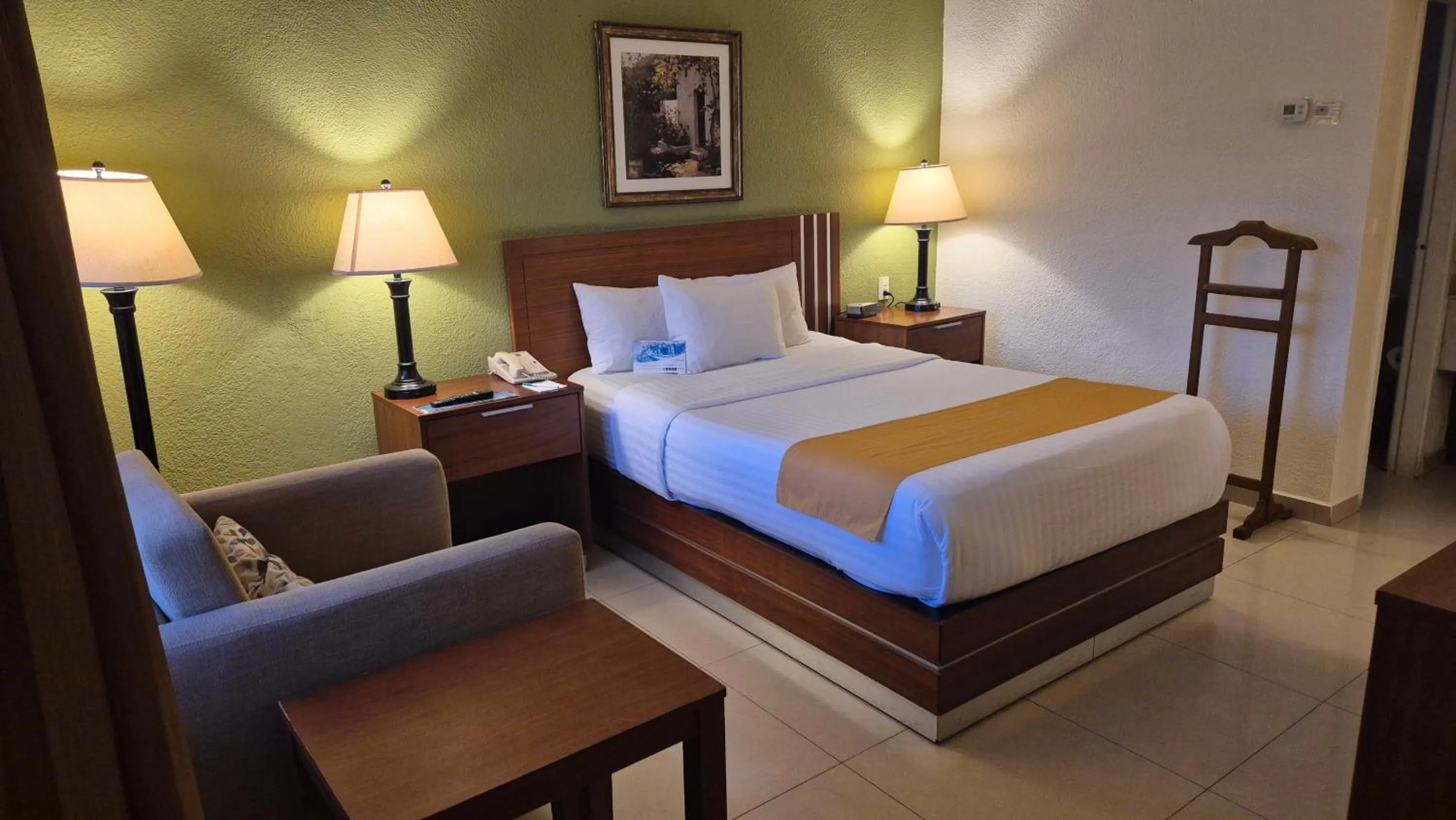 Photo of the whole room, Bed in Quality Inn Ciudad Obregon