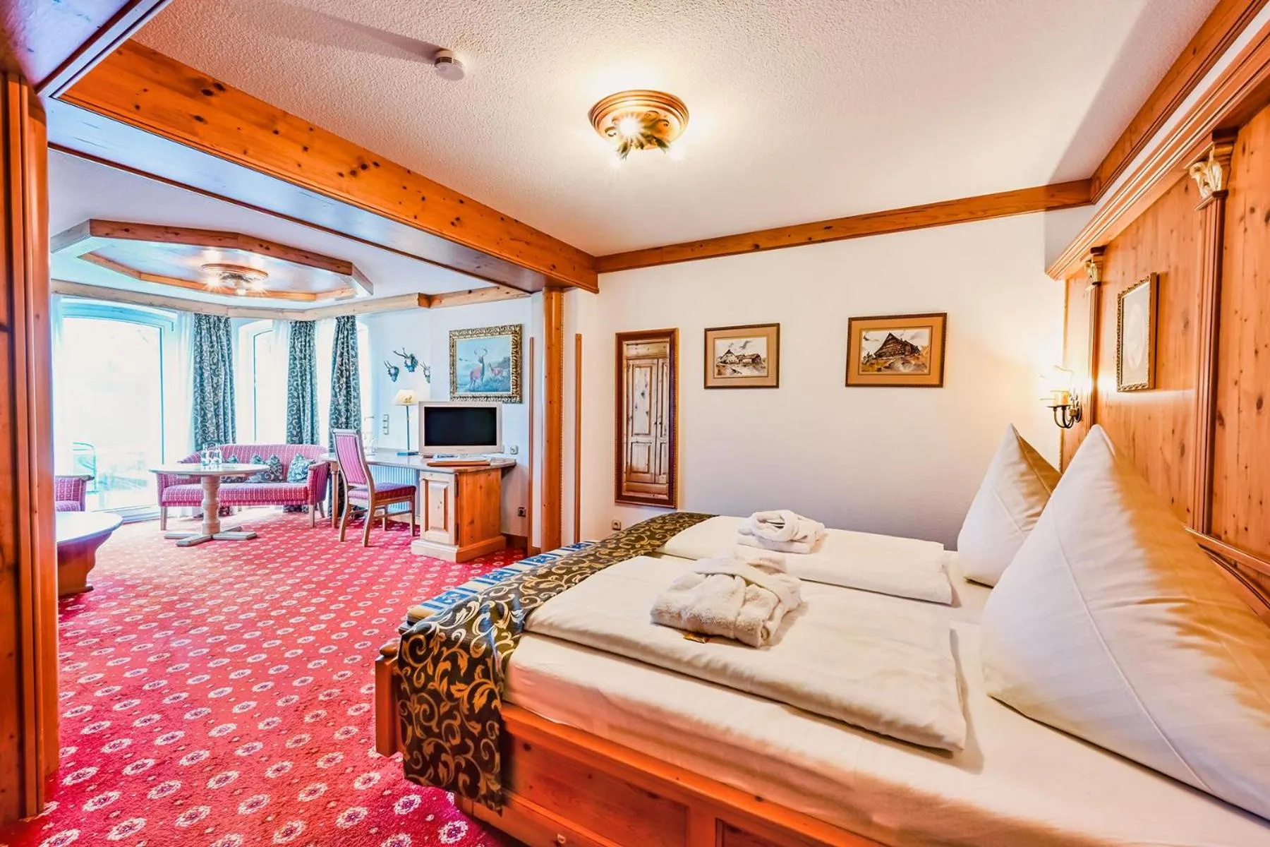 Photo of the whole room, Bed in Schloss Hotel Holzrichter