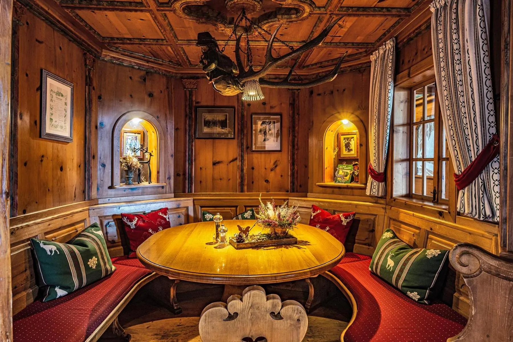 Restaurant/places to eat in Schloss Hotel Holzrichter