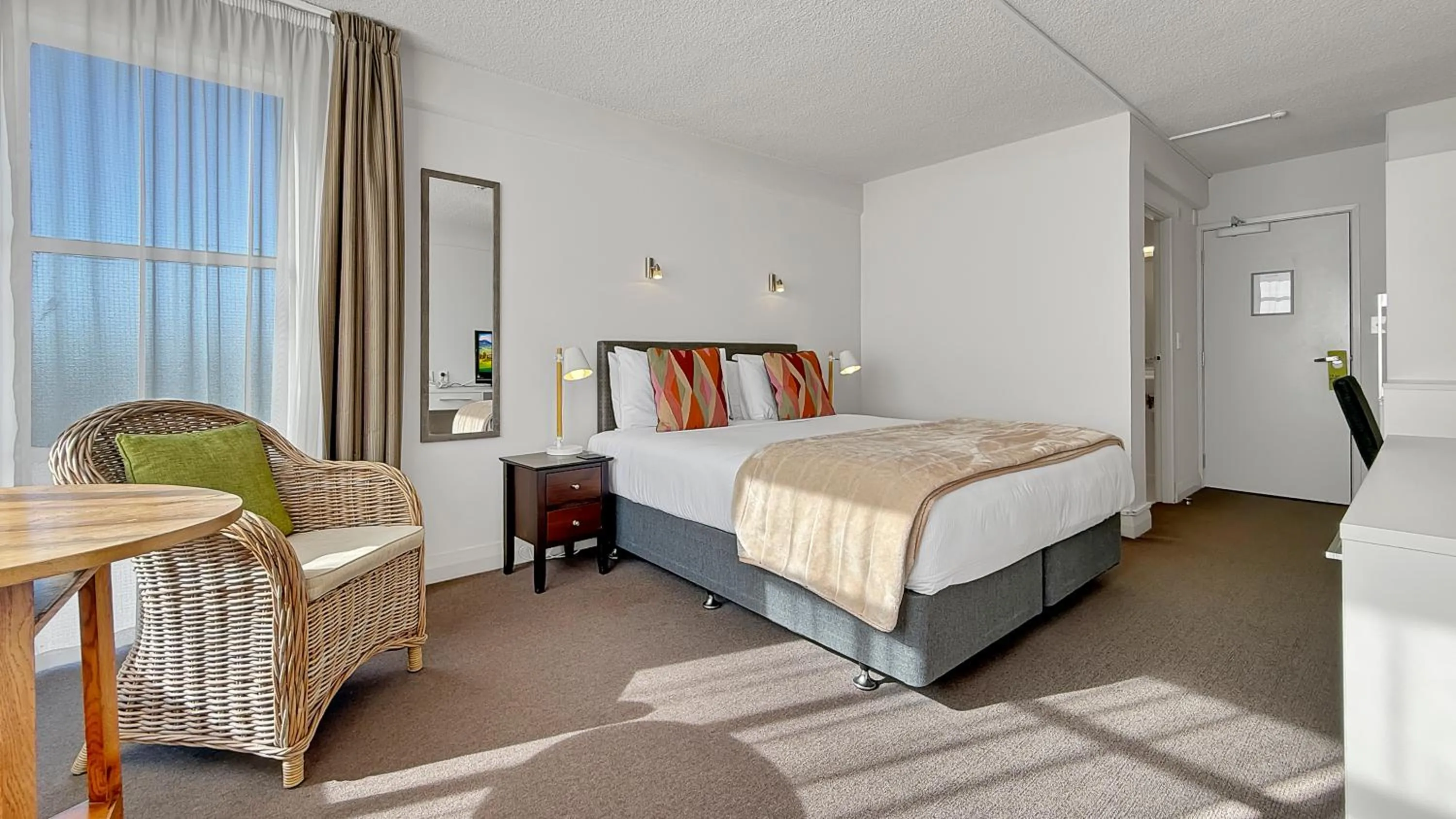 Guests, Bed in expressotel