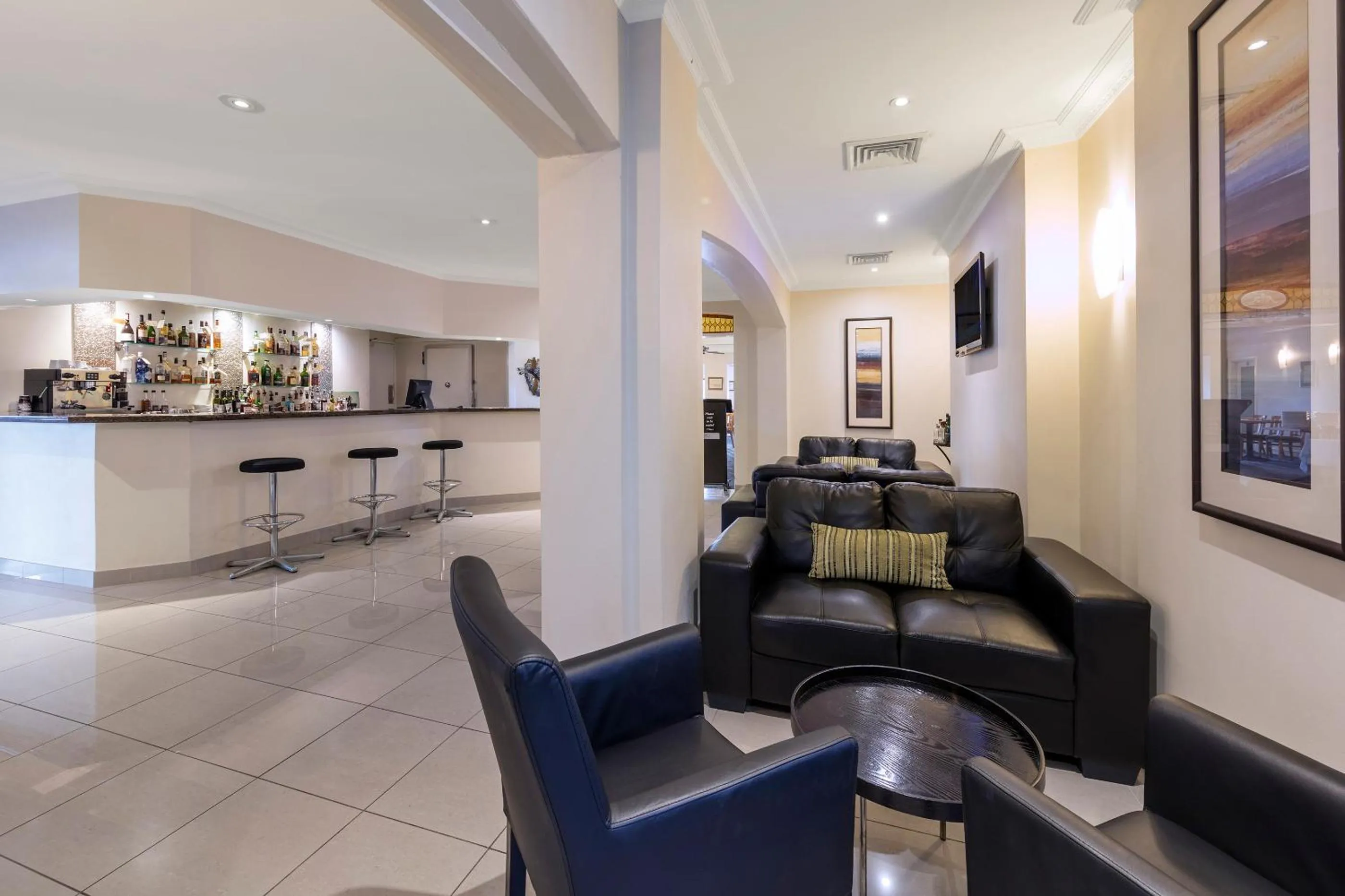 Communal lounge/ TV room in Mercure Wagga Wagga